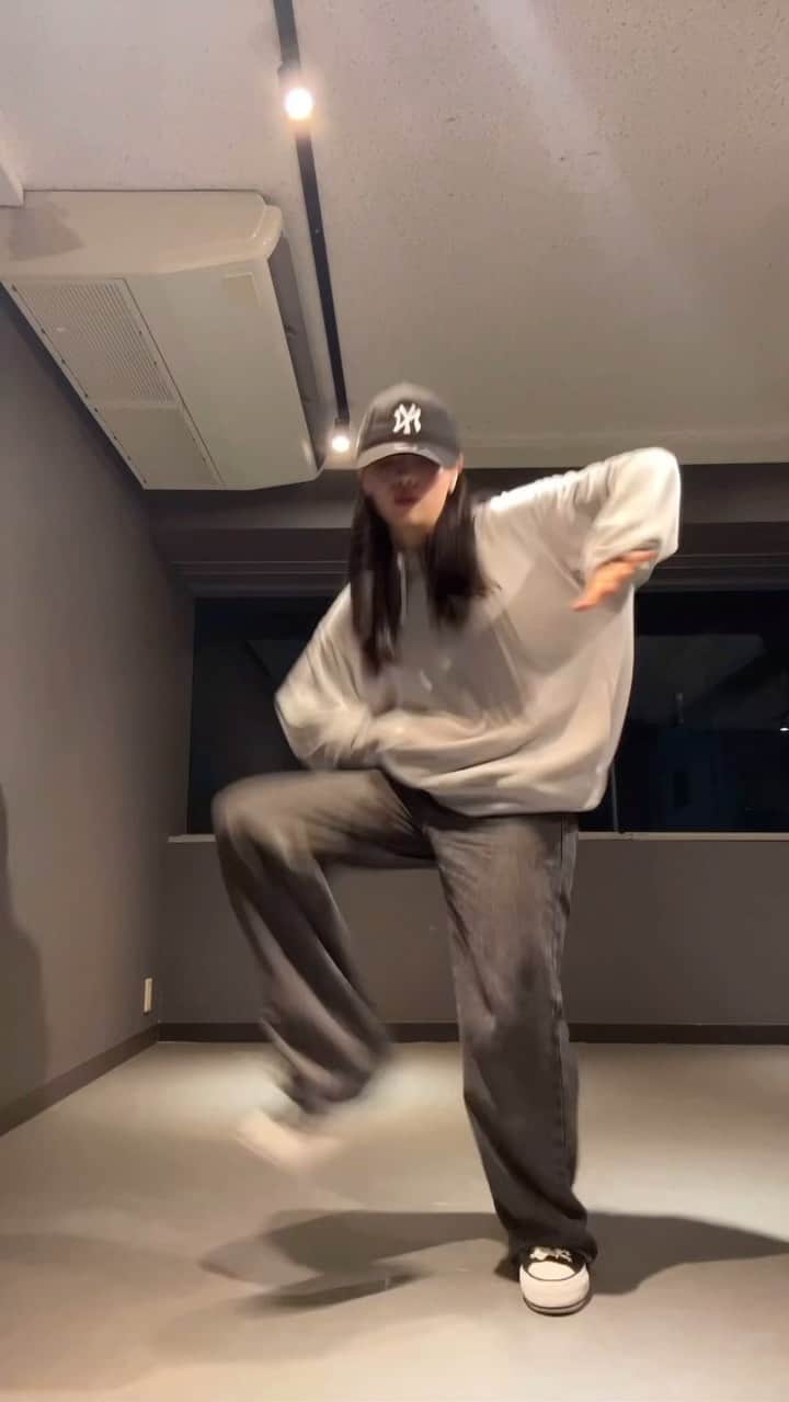渡邉鈴音のインスタグラム：「最近TikTokで回ってくるダンス踊ってるみた👻  【TikTok→rinne_47】 ・ ・ ・ ・ ・ ・ ・ ・ ・ ・ ・ #bigdreams #ダンス #ヒップホップ #dance #dancer #hiphop #hiphopmusic #tiktok #tiktokdance #dancevideo #japan #japanese #reels #reelsinstagram」