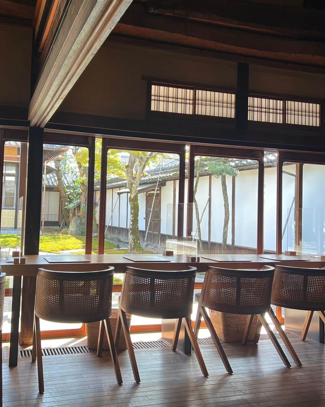 林香里さんのインスタグラム写真 - (林香里Instagram)「・ ・ 大人の遠足📍丹波篠山　続き♡w ランチの後のデザートは江戸時代から 続く老舗黒豆店 @odagakimamedouで 丹波栗モンブラン🌰🤎🌰🤎 濃厚で栗の風味が凄かったー😋  作家さんの和食器が揃う @hakutoya_sasayama にも 寄れて帰宅の時間まで散策して 最初から最後まで充実した丹波篠山旅 最高に堪能して帰りましたᨒ𓀥  #丹波篠山#丹波篠山グルメ#丹波篠山カフェ」10月22日 17時12分 - kaori_hayashi1203