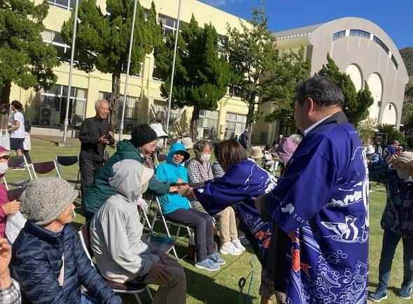 生稲晃子さんのインスタグラム写真 - (生稲晃子Instagram)「神津島村民大運動会にお邪魔しました👟 島の皆様と沢山触れ合うことができた貴重なひとときでした。 小さな子供達からお年寄りまでが、健康のため、絆のために、村をあげての一大イベント‼️ 皆様の笑顔！最高でした😄」10月22日 17時25分 - akiko__ikuina