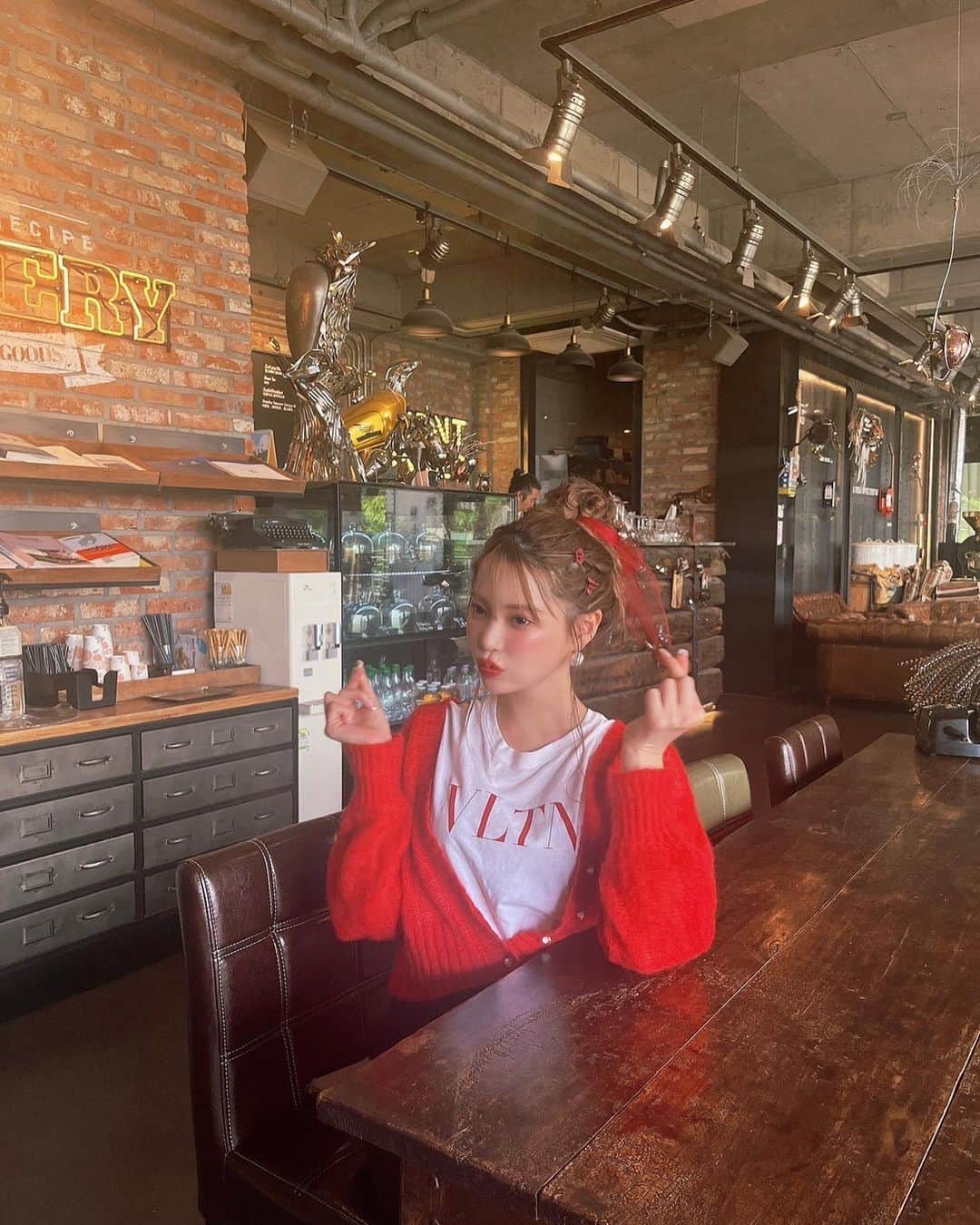 林田沙綾のインスタグラム：「先日、　@neome_style いってきた🍞 ストレッチでしっかりほぐしてくれて すごく良かった🥺 しっかり睡眠できると肌の調子もいいー！  そして、今日は #girlorlady  ８話です🌾🌾🌾 22：00からぜひみてねーっ🤍 トライアングル同棲した一階がカフェ だったんだけど毎朝のむアイスコーヒーが おいしくて忘れられない☕️」