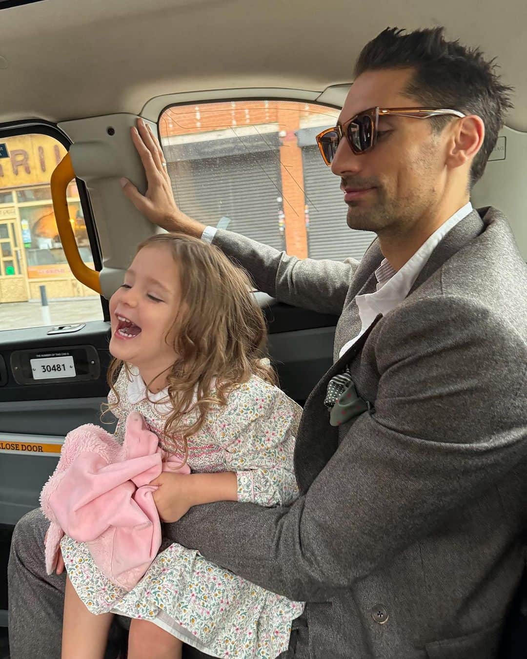 ミリー・マッキントッシュさんのインスタグラム写真 - (ミリー・マッキントッシュInstagram)「Sienna, our little fashionista, is almost 3 and a half. She's recently started a new adventure, spending a full day at nursery each week. It's incredible to witness her blossoming into such a confident and independent young lady, but I have to admit, I really do miss her when she's away for the whole day 💔  She's recently taken to dressing herself, and the results are sometimes great and sometimes… not so great 😂 But I’m happy she’s feeling confident enough to come downstairs in an array of imaginative outfits she's personally styled. And oh, the nighttime surprises! After we've tucked her into bed, she finds her way back down for impromptu fashion shows, including one memorable appearance recently in her football kit. It's turned into an almost nightly guessing game, and sometimes it can be a bit challenging, especially when she's supposed to be fast asleep 🌙  Our bedtime routine has always been two stories and a lullaby, but has now evolved into a slightly longer affair. Sienna has become a master at prolonging bedtime asking for a story from Mum and then Dad  and then another one just for luck. She’s also often asking to brush her teeth AGAIN or have ANOTHER drink. I’m hoping this is something which she grows out of soon as it’s making our evenings very short.  She's been delivering one-liners that leave us in stitches. Just the other morning, as I was preparing to head to work, she looked at me and said, "Oh, Mummy, you look fabulous!" 😄  She also recently expressed her dislike for a rather grimy train station underpass we found ourselves in, telling me, "Mummy, this isn't very fancy!" 😂😂 I couldn't help but burst into laughter at her candid observation. As Sienna grows older, her vibrant personality shines brighter, and her humour and confidence continue to make us feel very lucky 💗  I'm incredibly grateful to share these precious moments with her but I would also like some tips on how to keep her in her bed once bedtime is done. We’ve tried a few different things recently but nothing has seemed to work just yet. Thank you 🙏🏼」10月22日 17時31分 - milliemackintosh