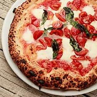 渋谷恭子のインスタグラム：「【11月・12月限定ピザランチ会🍕】 なかなかリアルでお会いする機会を作れなかったので 2ヶ月限定でやってみることにしました😊  詳細はストーリー＆ハイライトのリンクからご覧になってくださいね💓  かなりざっくりした内容の告知＆お安くないのに 販売開始15分以内にお申し込み頂きました😭  1つも売れないかもと思ってたからビックリです〜 本当にいつもありがとうございます❤️  #ランチ #ランチ会 #お知らせ #限定 #ファンサイト #ピザ #ピッツァ #ピザランチ #11月 #12月 #期間限定 #オフ会」