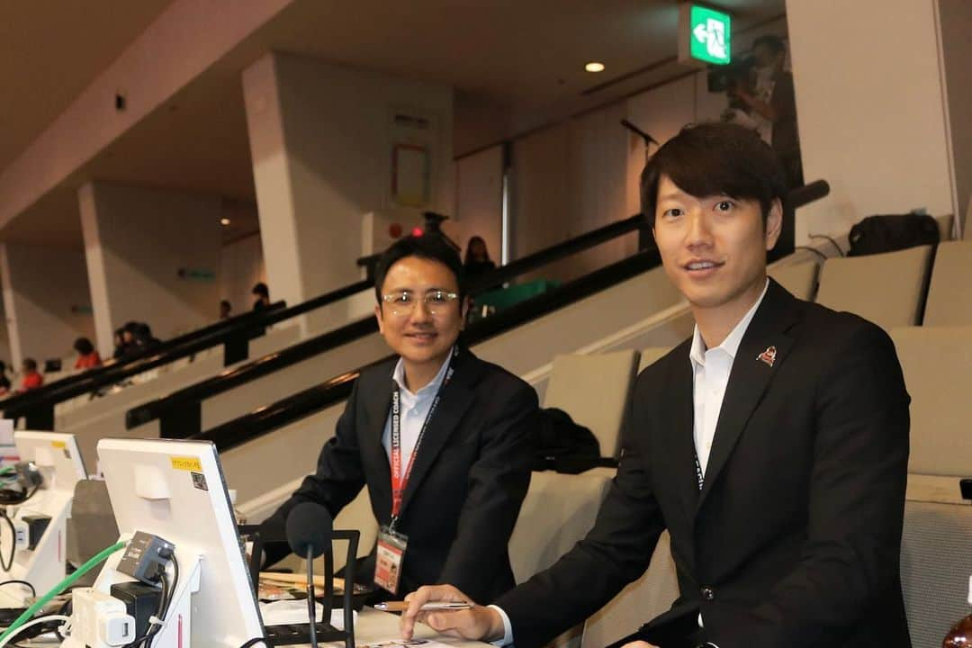 仲摩匠平さんのインスタグラム写真 - (仲摩匠平Instagram)「解説のシーズン開幕✨  今シーズンもBリーグの広島エリアの解説を担当させてもらいます🎙️  今節は、広島ドラゴンフライズvs宇都宮ブレックス🏀  相変わらず話す仕事には苦手意識がありますが、森アナにフォローしてもらいながらなんとかやり遂げました😮‍💨  会場では子どもたちが「ひえじま、ひえじま!!😳」と興奮している姿にW杯以降の注目度の高さを改めて実感することができました！  選手、スタッフ、関係者の皆さんお疲れ様でした(^^) • • #解説 #bリーグ #広島 #バスケ #basketball #次回は #11月 #福山」10月22日 17時40分 - shoheinakama