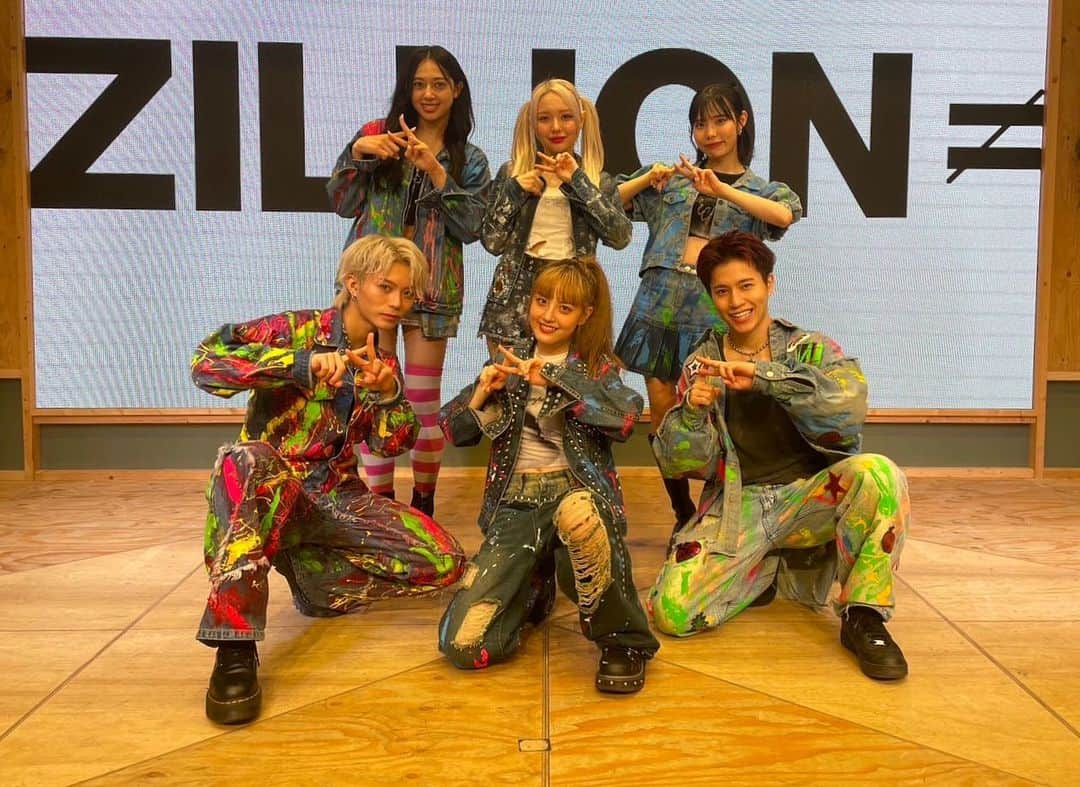 ZILLIONさんのインスタグラム写真 - (ZILLIONInstagram)「. 2nd Single ''ナイトメア''  リリースイベントDAY14 📍大阪・アリオ八尾 光町スクエア  -- 🎤SET LIST🎤 🧟1部🧟 EMO Hide n Seek LOVE & SWEAT ナイトメア  🧟‍♀️2部🧟‍♀️ EMO 冗談じゃないわ LOVE & SWEAT ナイトメア ---  ナイトメアリリースイベント最終日！ ありがとうございました🔥  #ZILLION_ジリイベ #ZILLION_ナイトメア」10月22日 17時41分 - zillion_zln_official