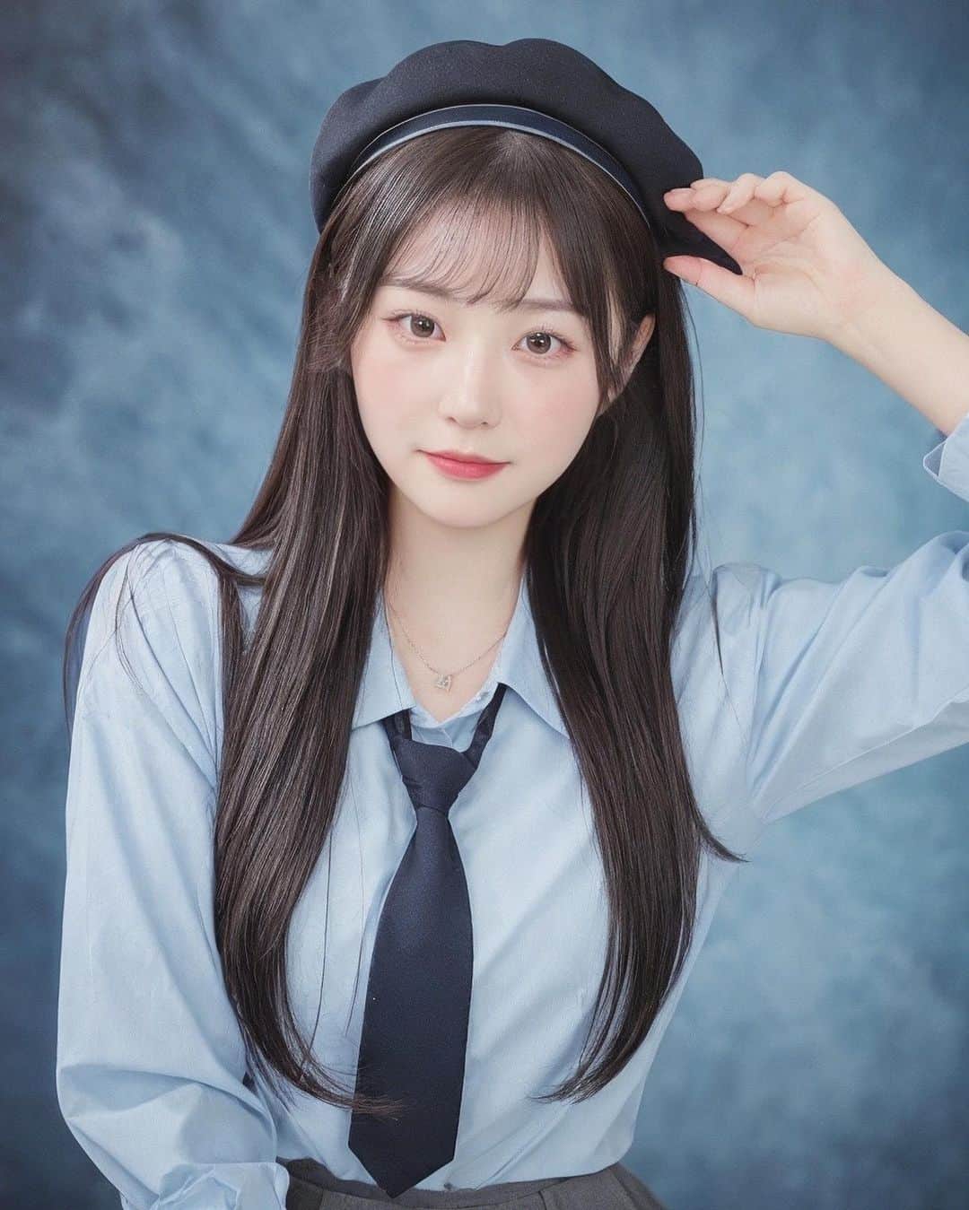 「SNOW」顔認識カメラアプリさんのインスタグラム写真 - (「SNOW」顔認識カメラアプリInstagram)「今流行ってるSNOWの新しいAIフィルター AIハイティーンを試させてもらったよ✨  写真を数枚選ぶだけで簡単に韓国卒アル風が作れるの！ Y2K風でかわいい💓 特に1枚目と2枚目が好き〜！  #AIハイティーン #PR #Y2K #snow」10月22日 17時52分 - snow_japan