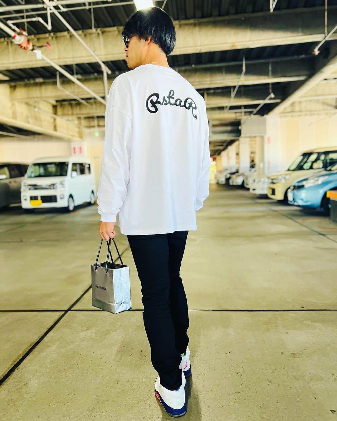 秋吉亮さんのインスタグラム写真 - (秋吉亮Instagram)「RSTAR⭐️ Long sleeve T-shirt👕  オーバーサイズで着るといい感じ😝👍  みんなもオーバーサイズで着てね😍✌️  #rstar #ファッション #秋吉亮 #ブランド #ロンt #パーカー #トレーナー #冬服 #コーディネート #おしゃれ #おしゃれさんと繋がりたい」10月22日 17時46分 - ryo.akiyoshi_14