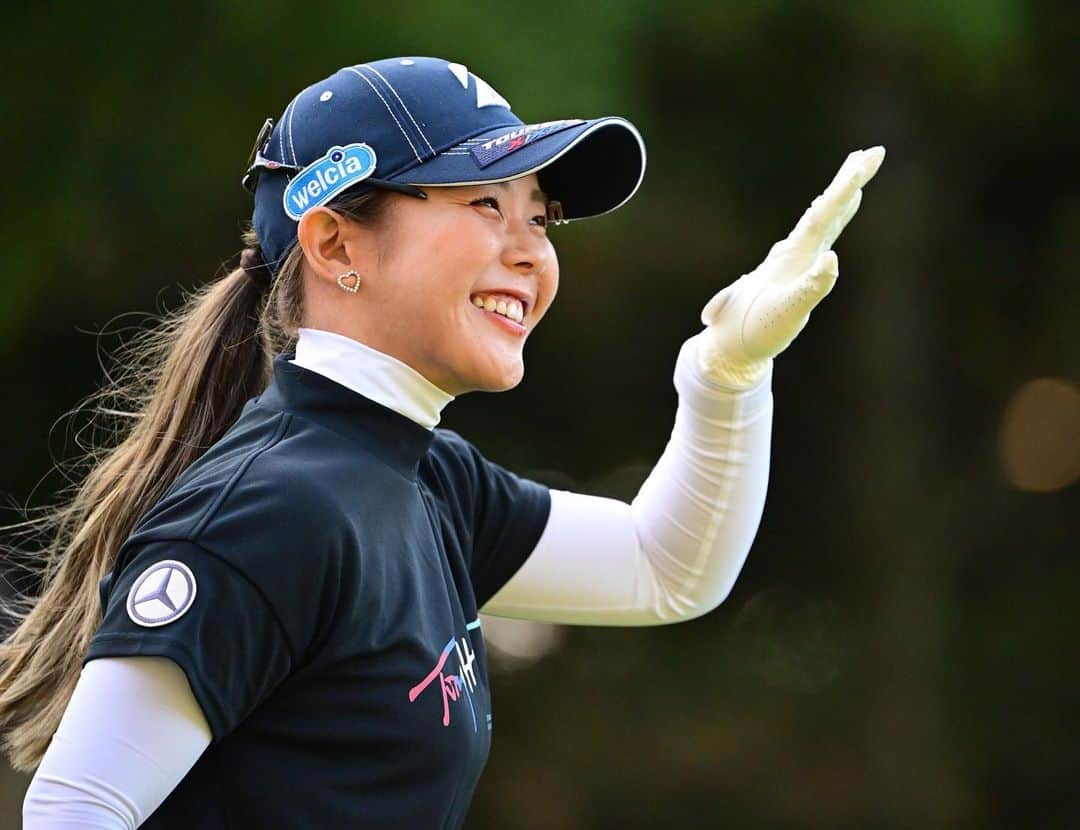 吉田有里さんのインスタグラム写真 - (吉田有里Instagram)「マスターズGCレディース⛳️ グリーンが傾斜もあって難しい上にとにかくスピードが速くてピンポジも難しくて苦戦してました🥹 修正しなければいけない所はたくさんありますが、パッティングのタッチとライン取りをいち早く秋仕様にできるようにまた明日から頑張ります👊 ・ 今週は最後の関西圏での試合でした！たくさんの声援をありがとうございました😊 ・ ・ #マスターズGC」10月22日 17時46分 - yuri_yoshida__
