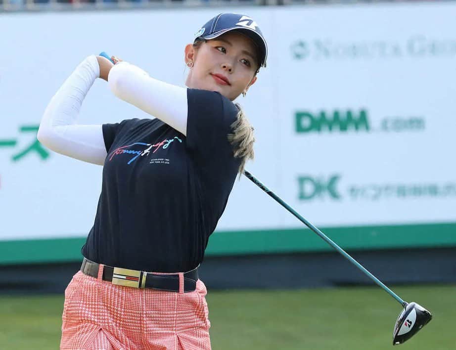 吉田有里のインスタグラム：「マスターズGCレディース⛳️ グリーンが傾斜もあって難しい上にとにかくスピードが速くてピンポジも難しくて苦戦してました🥹 修正しなければいけない所はたくさんありますが、パッティングのタッチとライン取りをいち早く秋仕様にできるようにまた明日から頑張ります👊 ・ 今週は最後の関西圏での試合でした！たくさんの声援をありがとうございました😊 ・ ・ #マスターズGC」
