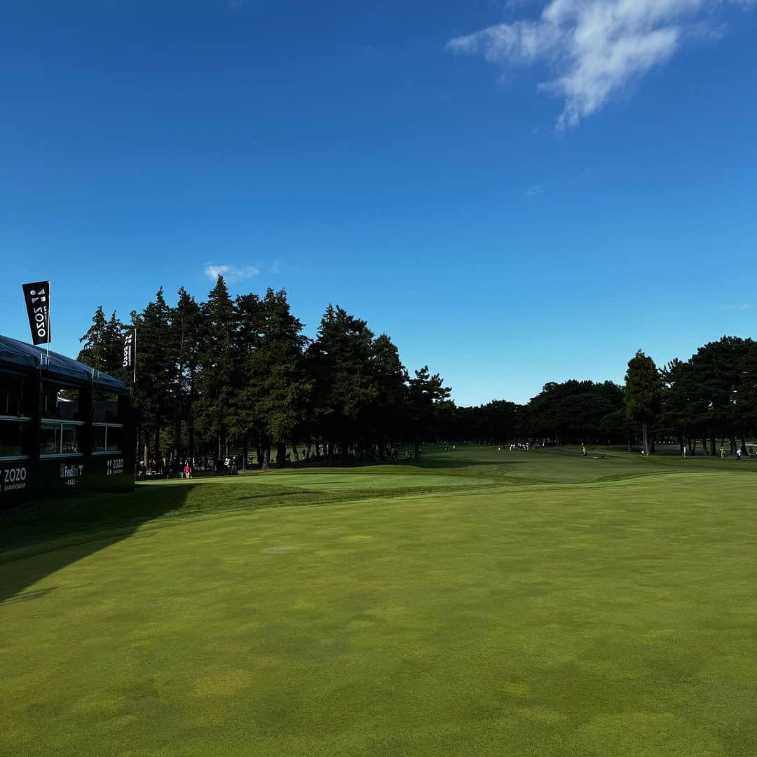 土井地博さんのインスタグラム写真 - (土井地博Instagram)「ZOZO CHAMPIONSHIP 2023 ⛳️ @zozochamp   今年も最終日に早朝から観戦。 BEAMS GOLFもイベントブース、また選手用にSPけん玉をご用意させていただくなどで参加。 @beamsgolf   松山英樹、Brandon Wu、Adam Scott 3選手のプレーを目の前で見させていただくなど夢のような体験も。  秋空の下、大会の盛り上がりやイベントの完成度、ギャラリーの熱量や各スタッフの対応も素晴らしく最高でした😃  @megastar1120  色々と有難うございました😎🙋⛳️  #zozochampionship #golf #pga #japan #beamsgolf」10月22日 17時47分 - hiroshi_doiji