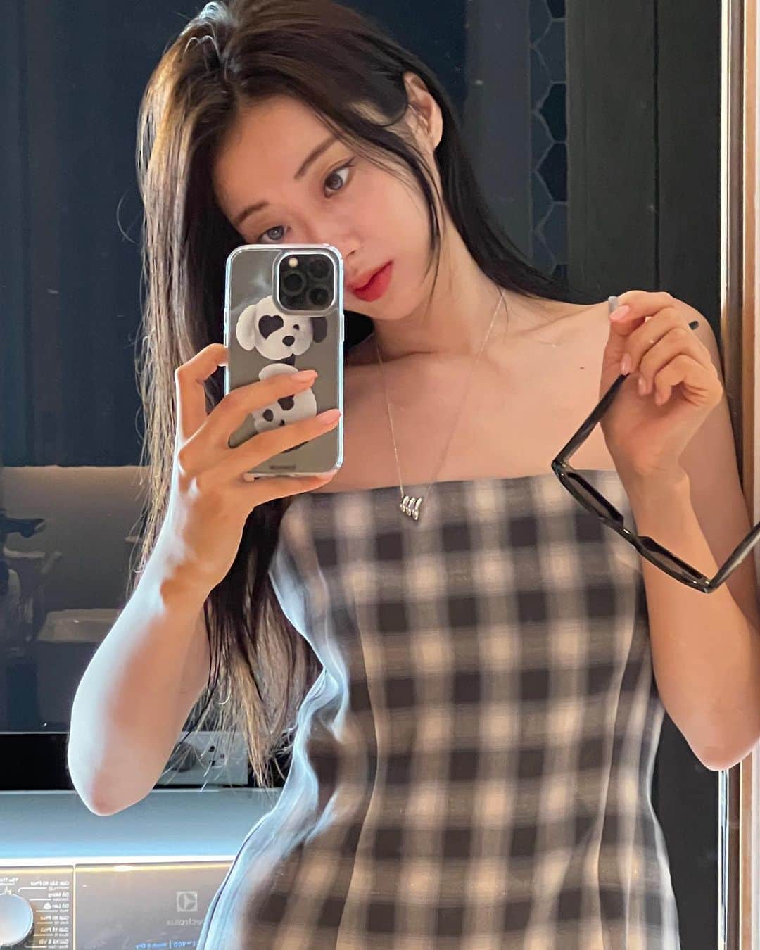 ギョンリ さんのインスタグラム写真 - (ギョンリ Instagram)「여기가 천국인가요 ~ 🌺🪽🪽 그런데.. 옆 피드 거지와 상반되는 ..🫣 이 꽃 이름 아시는 분?」10月22日 17時48分 - gyeongree