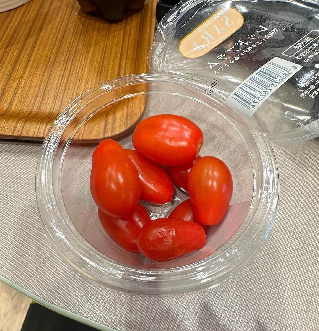 Niana Guerreroさんのインスタグラム写真 - (Niana GuerreroInstagram)「tokyooOo🗼🇯🇵👔🧢🛑👾🍅🍅🚶🏻‍♀️🚶🚶🏻‍♀️🚶‍♂️🖼️🫨」10月22日 17時49分 - nianaguerrero