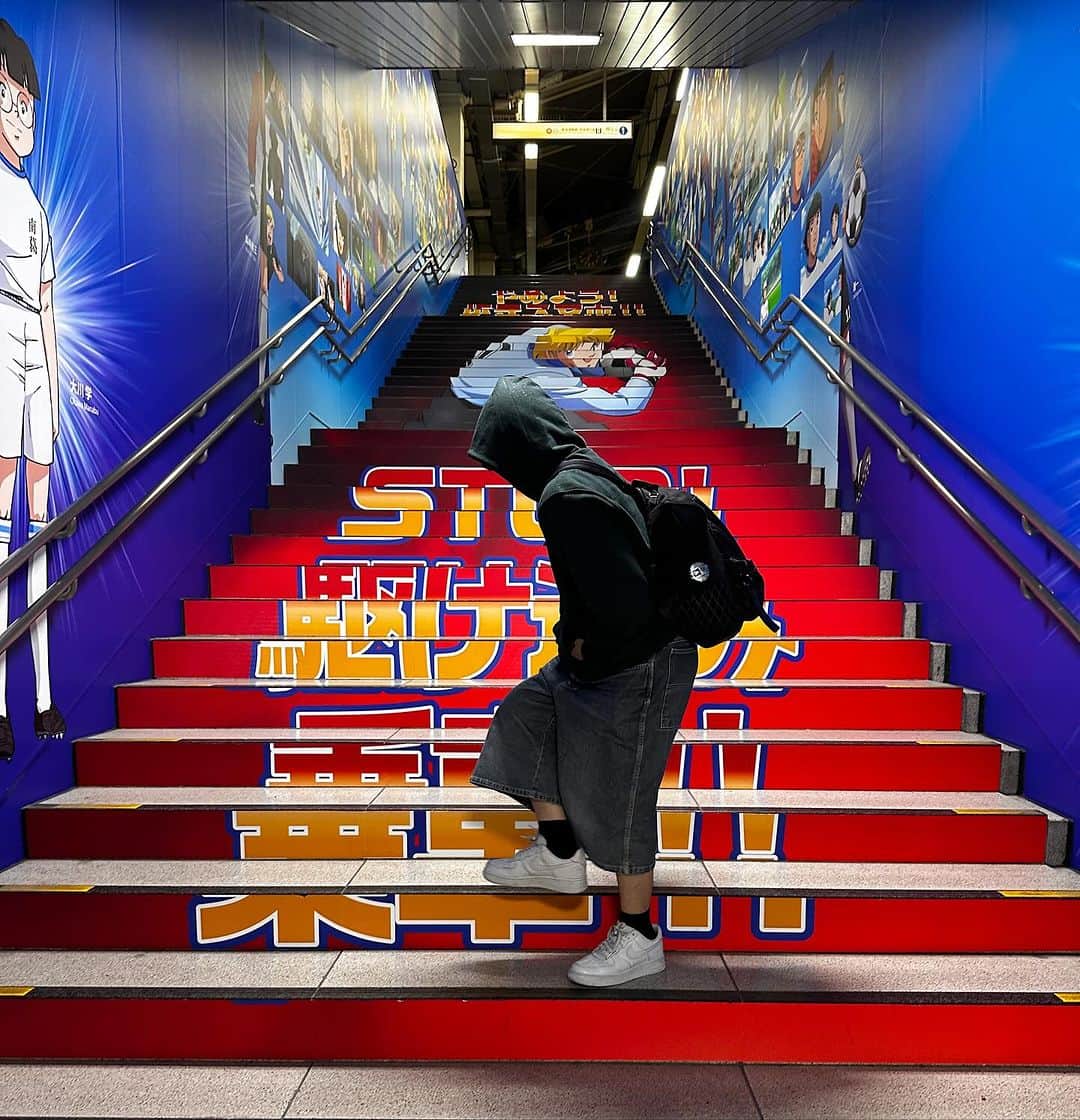 Niana Guerreroさんのインスタグラム写真 - (Niana GuerreroInstagram)「tokyooOo🗼🇯🇵👔🧢🛑👾🍅🍅🚶🏻‍♀️🚶🚶🏻‍♀️🚶‍♂️🖼️🫨」10月22日 17時49分 - nianaguerrero
