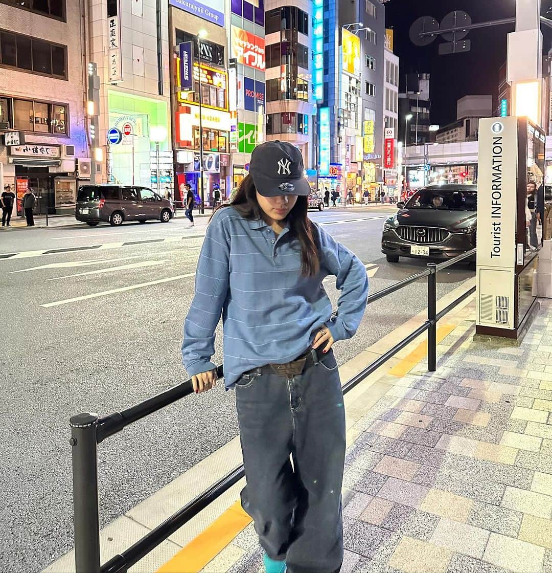 Niana Guerreroのインスタグラム：「tokyooOo🗼🇯🇵👔🧢🛑👾🍅🍅🚶🏻‍♀️🚶🚶🏻‍♀️🚶‍♂️🖼️🫨」