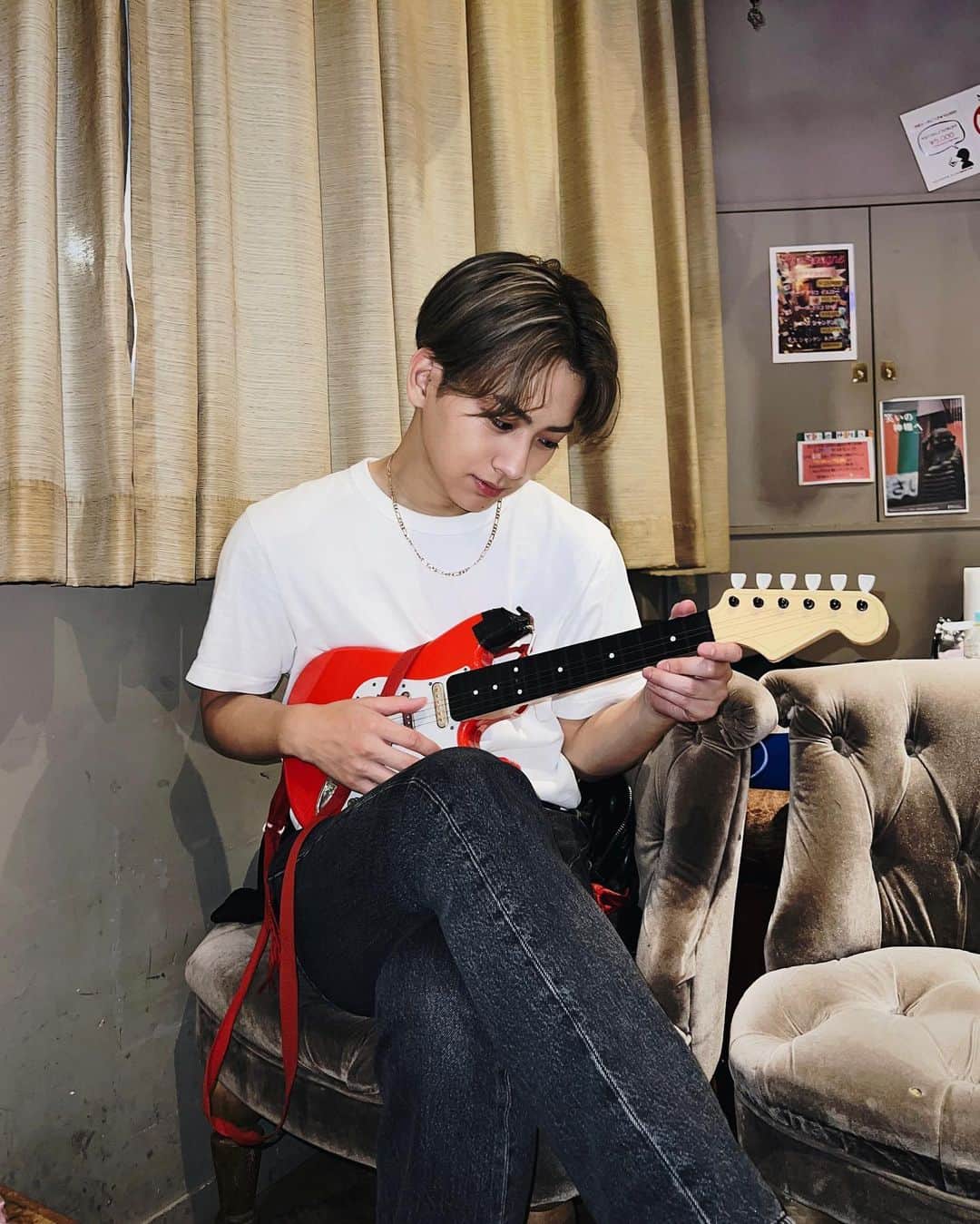 佐藤友祐 さんのインスタグラム写真 - (佐藤友祐 Instagram)「🎸  #もうすぐハロウィン #みんな仮装するの」10月22日 17時49分 - yusuke_lol