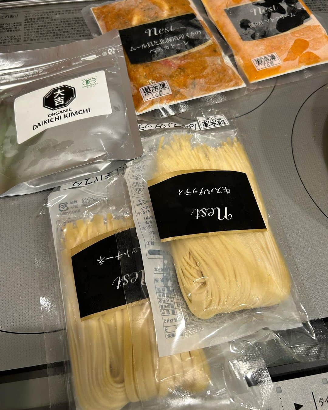 世手子さんのインスタグラム写真 - (世手子Instagram)「#PR  authentic pasta and sauce🍝 Hot soup with organic kimchi🌶️✨ delicious dinner🎃🎃🌟 もちもちパスタ ペスカトーレとカニクリーム🦀 濃厚でどちらも美味しい😋 家族に大好評👶 @daikichikimchi #daikichikimchi #オーガニックキムチ #有機JAS #有機認証 #有機キムチ #大吉キムチ #オーガニック食品 でキムチポトフ🌟 本格パスタソースと生パスタで美味しい #ハロウィンディナー (๑˃̵ᴗ˂̵) 辛くて美味しいけどまろかやで優しいキムチでした(^^)  #株式会社ニップン #nippn #ニップン  #nest #ネスト #ニップンネスト #パスタ #生パスタ #お取り寄せ #簡単贅沢パスタ #通販 #冷凍食品 #時短 #時短レシピ #時短ごはん #ごはん記録 #料理記録 #料理 #献立 #monipla #nippndirect_fan」10月22日 17時49分 - rojide