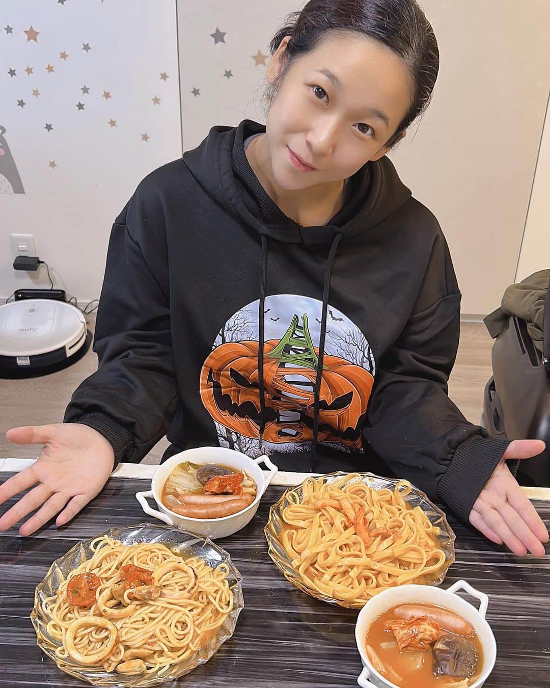 世手子さんのインスタグラム写真 - (世手子Instagram)「#PR  authentic pasta and sauce🍝 Hot soup with organic kimchi🌶️✨ delicious dinner🎃🎃🌟 もちもちパスタ ペスカトーレとカニクリーム🦀 濃厚でどちらも美味しい😋 家族に大好評👶 @daikichikimchi #daikichikimchi #オーガニックキムチ #有機JAS #有機認証 #有機キムチ #大吉キムチ #オーガニック食品 でキムチポトフ🌟 本格パスタソースと生パスタで美味しい #ハロウィンディナー (๑˃̵ᴗ˂̵) 辛くて美味しいけどまろかやで優しいキムチでした(^^)  #株式会社ニップン #nippn #ニップン  #nest #ネスト #ニップンネスト #パスタ #生パスタ #お取り寄せ #簡単贅沢パスタ #通販 #冷凍食品 #時短 #時短レシピ #時短ごはん #ごはん記録 #料理記録 #料理 #献立 #monipla #nippndirect_fan」10月22日 17時49分 - rojide