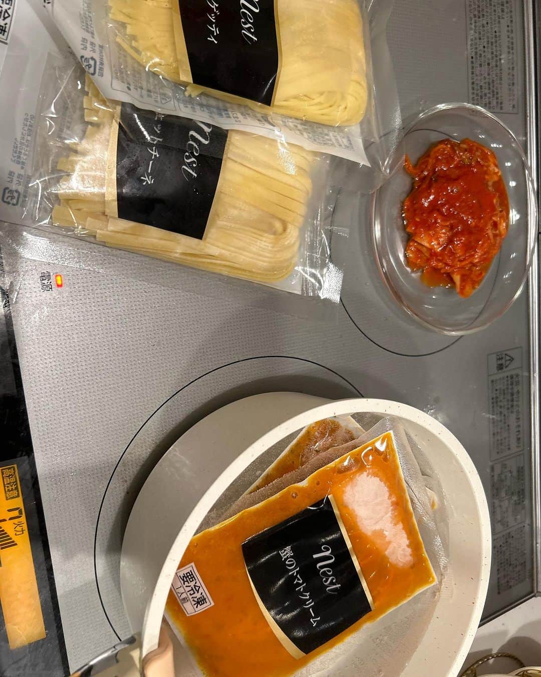 世手子さんのインスタグラム写真 - (世手子Instagram)「#PR  authentic pasta and sauce🍝 Hot soup with organic kimchi🌶️✨ delicious dinner🎃🎃🌟 もちもちパスタ ペスカトーレとカニクリーム🦀 濃厚でどちらも美味しい😋 家族に大好評👶 @daikichikimchi #daikichikimchi #オーガニックキムチ #有機JAS #有機認証 #有機キムチ #大吉キムチ #オーガニック食品 でキムチポトフ🌟 本格パスタソースと生パスタで美味しい #ハロウィンディナー (๑˃̵ᴗ˂̵) 辛くて美味しいけどまろかやで優しいキムチでした(^^)  #株式会社ニップン #nippn #ニップン  #nest #ネスト #ニップンネスト #パスタ #生パスタ #お取り寄せ #簡単贅沢パスタ #通販 #冷凍食品 #時短 #時短レシピ #時短ごはん #ごはん記録 #料理記録 #料理 #献立 #monipla #nippndirect_fan」10月22日 17時49分 - rojide