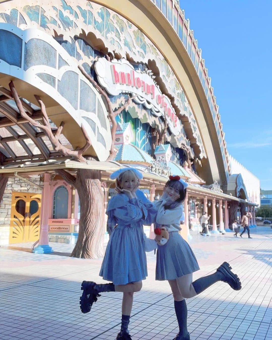 パ@小豆さんのインスタグラム写真 - (パ@小豆Instagram)「⁡ 📍 サンリオピューロランド ⁡ にいなと行ってきたよ~！ピューロで初ビュッフェしたんだけどご飯美味しかった🥹🫶 キャラグリもあるし大満足ᐡ o̴̶̷̥᷄ ̫ o̴̶̷̥᷅ ᐡ ⁡ にいながお揃いのiPhoneケースくれた🌺₹˝ｬʓ」10月22日 17時50分 - pkpk_azs