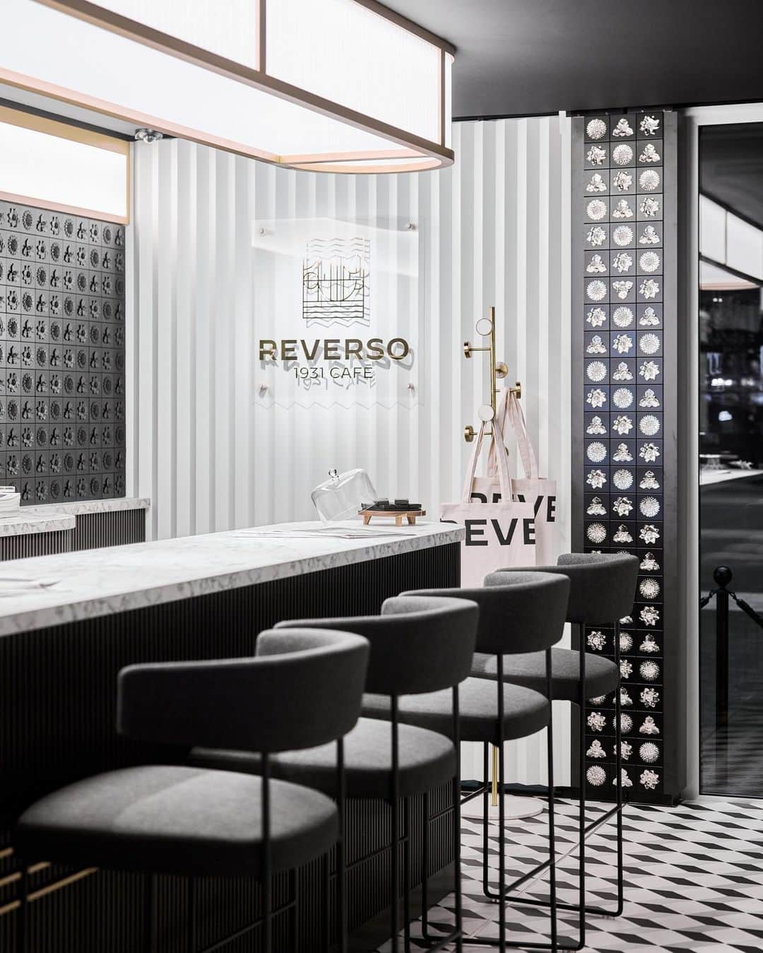 ジャガールクルトさんのインスタグラム写真 - (ジャガールクルトInstagram)「Step into a multi-sensory experience.  #ReversoStories  _ The Reverso Stories Watchmaking experience, open to the public October 20 – October 30 Main Station, Zurich _ From a captivating watchmaking exhibition to an enchanting winter garden passing through a delicious break at our 1931 Café, let yourself be inspired by the creative and cultural universe behind the Reverso timeless design. Join us for a journey through time.  _ #JaegerLeCoultre #ReversoStories」10月22日 18時00分 - jaegerlecoultre