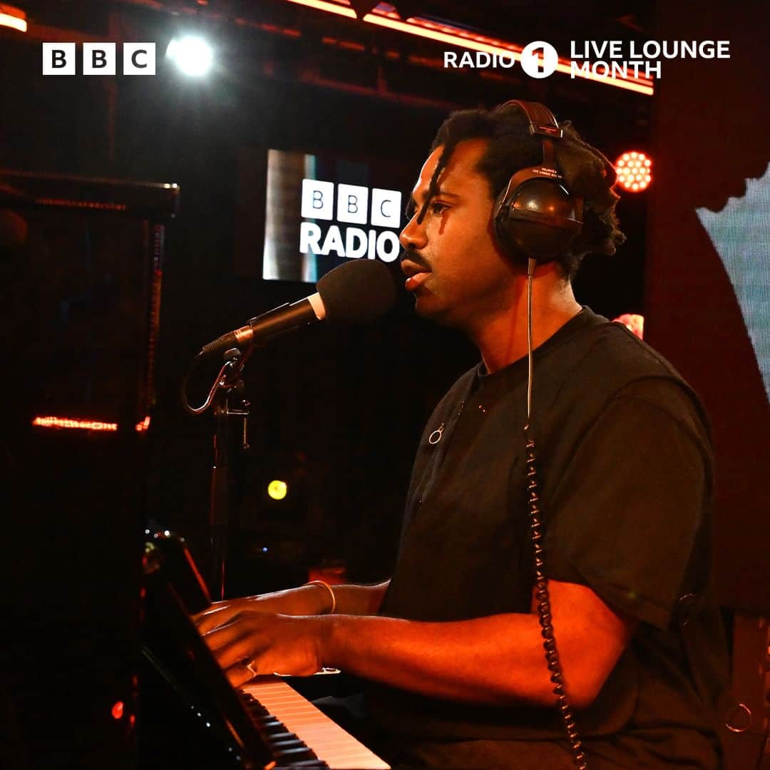 BBC Radioさんのインスタグラム写真 - (BBC RadioInstagram)「4 more HUGE performances in week 3 of #livelounge month 🫶  experience them all now on @bbcsounds 💕」10月22日 18時00分 - bbcradio1