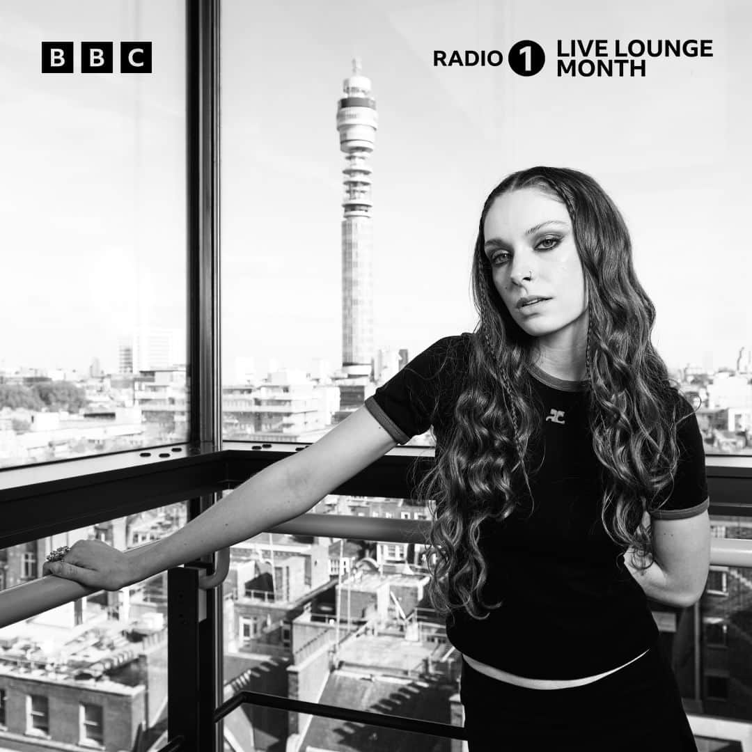 BBC Radioさんのインスタグラム写真 - (BBC RadioInstagram)「4 more HUGE performances in week 3 of #livelounge month 🫶  experience them all now on @bbcsounds 💕」10月22日 18時00分 - bbcradio1