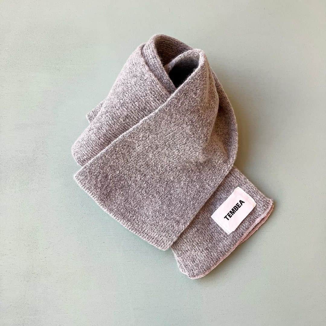 こども ビームスさんのインスタグラム写真 - (こども ビームスInstagram)「【new arrival】 ＜TEMBEA ＞ . 毎年人気のミトンと手袋の同色のマフラーが入荷しました🧤 . ▶ マフラー 5545-0036-813 ¥6,600（税込）  ▶︎ ミトンGUNTE KID 5546-0028-813 ¥1,650（税込） . ※画像右下の【保存ボタン】で後から探しやすくなります💫 . #tembea #テンベア  #kodomobeams #beams #daikanyama  #こどもビームス #ビームス #代官山 #tokyo #japan #trip #TEMBEA #テンベア #マフラー #ミトン #手袋 #防寒  #東京 #こどもふく #도쿄 #아기옷 #도쿄쇼핑 #여행 #일본여행  新作アイテムはプロフィールのリンク🔗からビームス公式サイト、こども ビームスページをチェック❗️ ※お問い合わせにつきましては、お電話にて承ります。」10月22日 17時52分 - kodomo_beams