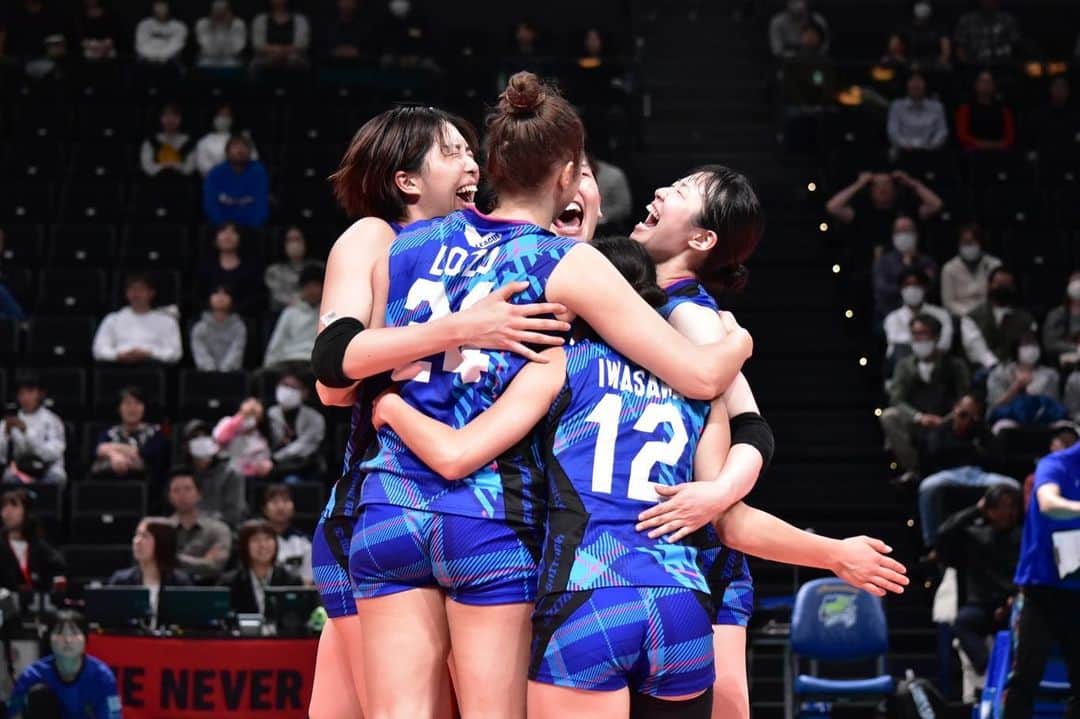 【公式】埼玉上尾メディックスのインスタグラム：「. ／ #試合結果🔥 ＼  10/22(日) 🆚#jtマーヴェラス   ①15-25☆ ②19-25☆ ③22-25☆  セットカウント 0-3 JTマーヴェラス  佐賀大会2日間、たくさんのご声援を ありがとうございました！！  また、大会運営にご尽力いただいた皆様に 心より御礼申し上げます🙇‍♀️  悔しい結果となりましたが、 勝つために、さらに成長できるよう また来週の試合に向けて練習に励みます。  来週は輪島大会です💪 全員で壁を「突破」して勝てるよう 頑張りますので、引き続きご声援よろしくお願いします🔥  #埼玉上尾メディックス #vリーグ #バレーボール #女子バレー #vリーグはバレーだよ #佐賀 #埼玉 #上尾」