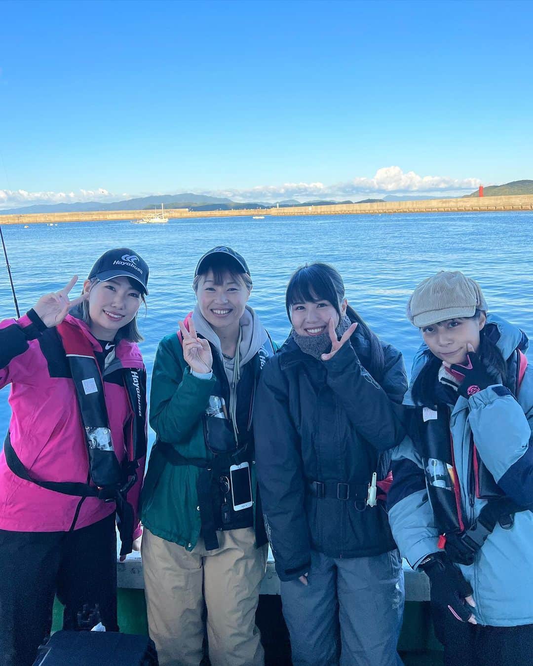 そらなさゆりさんのインスタグラム写真 - (そらなさゆりInstagram)「⁡ ⁡ ⁡ ⁡ 今年もやってきました！ 関東関西、同日開催！ 第9回女性だけのカワハギフェスタ✨ （関西は2回目） ⁡ 私は関西のMCを担当させて頂きました😊 ⁡ 昨年より募集人数も増え、計53名の方にご参加頂きました。ウエアが色とりどりで開会式から華やかです✨ ⁡ ⁡ A船とB船に分かれ、私はB船に乗船(^^) ⁡ ⁡ ワッペンサイズが賑わせてくれ、その中からお刺身サイズもいい感じに混ざりました😊 アタリも多く、特大サイズも出て大盛り上がりの大会となりました(^^) ⁡ ⁡ それにしてもみなさん本当にお上手！👏 手作りの仕掛けだったり、餌のアサリをいい感じに何かしらの液体で漬けて持参していたり！ つりジェンヌアンバサダーのゲストアングラーとして行きましたが、私が習いたいくらい笑 ⁡ ⁡ 3匹の総重量で競い合いましたが、そんな中で入賞されのは船釣り自体初めてというお客様！ 3位の方は初船釣り、レンタルタックル。 準優勝の方は1ヶ月前が初めてのカワハギ釣り。 優勝の方はご友人に借りた竿。 ⁡ ⁡ というエキスパート顔負けの結果となりました😦 釣りってこんなことがあるから面白いですよね😆 ⁡ ⁡ 『3匹の総重量』 というルールもミソだと思います✨ ⁡ ⁡ 今回の結果は 『カワハギ釣りやったことないし大会とか緊張する、、』という方に大きな勇気を与えたことでしょう！笑 未経験の方もぜひ、来年はご参加くださいませ！ レンタルタックルもありますし、景品も豪華ですよ〜！！ ⁡ ⁡ え、私？ 釣りが生業の人そらなさゆりは、3匹で295gというなんともプリティな数字をたたき出し、54人中51位という素晴らしい功績を残してきましたよ！ みんなに大きいのを釣ってもらうのがお仕事だからね！！！！( • ̀ω•́ )✧そうさ！ （お刺身サイズ釣って肝醤油でたべたかったなぁ...) ⁡ ⁡ ⁡ @三邦丸さん(和歌山県加太) ⁡ ⁡ ⁡ 【タックルデータ】 ロッド:ダイワ メタリアカワハギMHH-175-2 リール:ダイワ 紅牙IC100PL-RM PE:サンライン ボートファンPE 0.8号 仕掛け:ヤマシタ 針5号 エサ:マルキュー くわせ生アサリ ⁡ ⁡ #釣り #fishing #カワハギ #カワハギ釣り #和歌山  #加太 #三邦丸 #つりジェンヌ #女性だけのカワハギ大会 #SUNLINE #daiwa #hapyson #shipsmast #マルキュー」10月22日 17時56分 - sayuri_solana