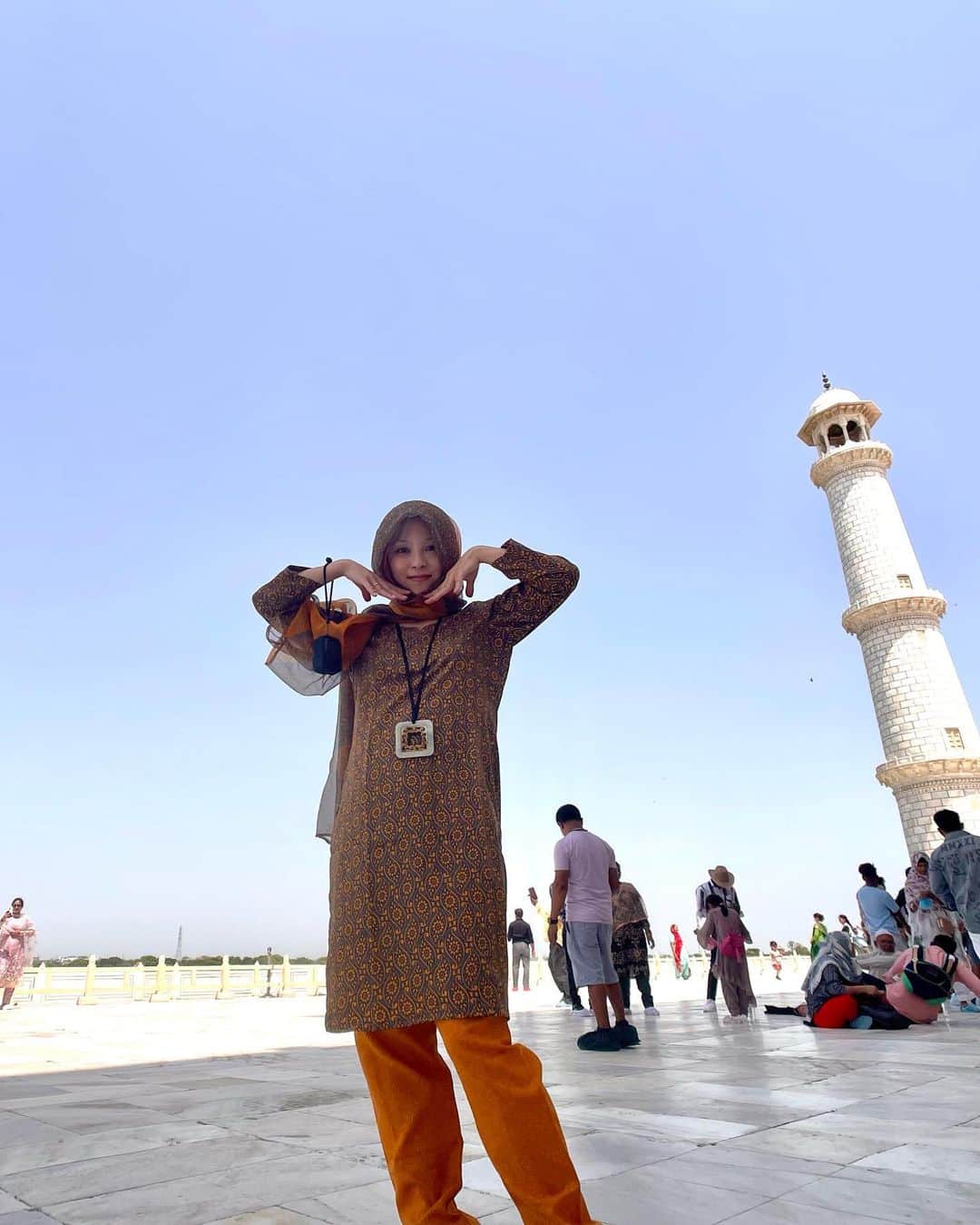 野村舞鈴さんのインスタグラム写真 - (野村舞鈴Instagram)「INDIA🇮🇳Taj Mahal 「♡ひとりの女性が愛されたという概念♡」  ブイログyoutube大公開🎀  #インド #アーグラ #インド旅# タージマハル #インド旅行 #india #indiapictures #TajMahal #agra #vlog」10月22日 17時58分 - marin_murabito