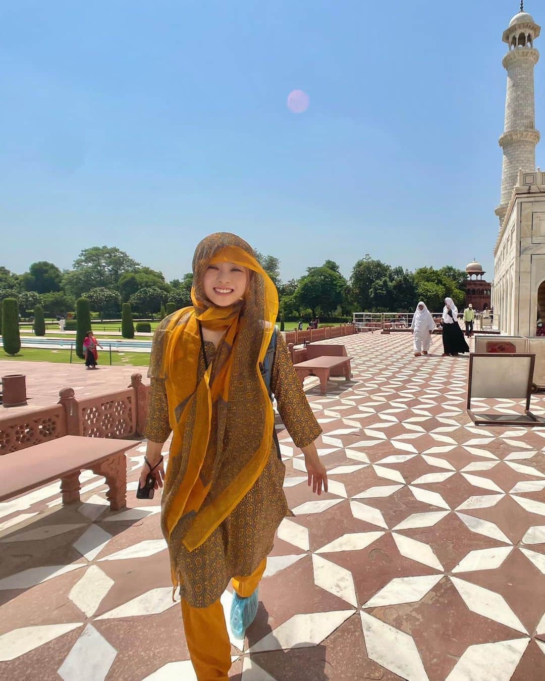 野村舞鈴さんのインスタグラム写真 - (野村舞鈴Instagram)「INDIA🇮🇳Taj Mahal 「♡ひとりの女性が愛されたという概念♡」  ブイログyoutube大公開🎀  #インド #アーグラ #インド旅# タージマハル #インド旅行 #india #indiapictures #TajMahal #agra #vlog」10月22日 17時58分 - marin_murabito