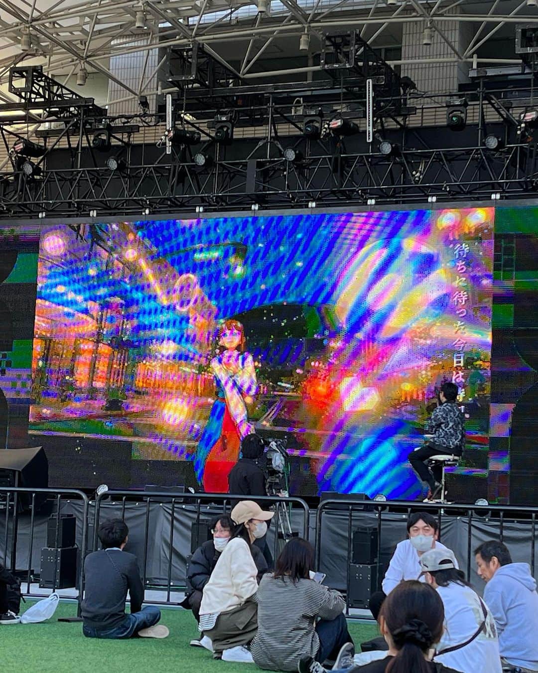 深町健二郎さんのインスタグラム写真 - (深町健二郎Instagram)「The Creators2023とのコラボステージ、福岡音楽都市協議会"OTOJIRO"presents「MV(ミュージックビデオ)の作り方」と題して、YOASOBI、くるり、SEKAI NO OWARIなど様々なMVを手掛ける田向潤さんをお迎えし、「森の木琴」のCMでカンヌで賞を獲ったり、「キングダム」の三次元音響などを担当する清川進也さんをモディレーターに、MVを流しながらトークを展開しました。  大画面と爆音で観るMVは、クオリティの高さや臨場感もあり、まさに短編音楽映画のようでした。  お2人とは年内に、実践レベルのワークショップも予定していますので、MV制作を目指す方は是非今後OTOJIROをチェックしてください！  #田向潤 #清川進也 #TheCreators2023 #福岡音楽都市協議会 #otojiro」10月22日 17時58分 - kenjirofukamachi