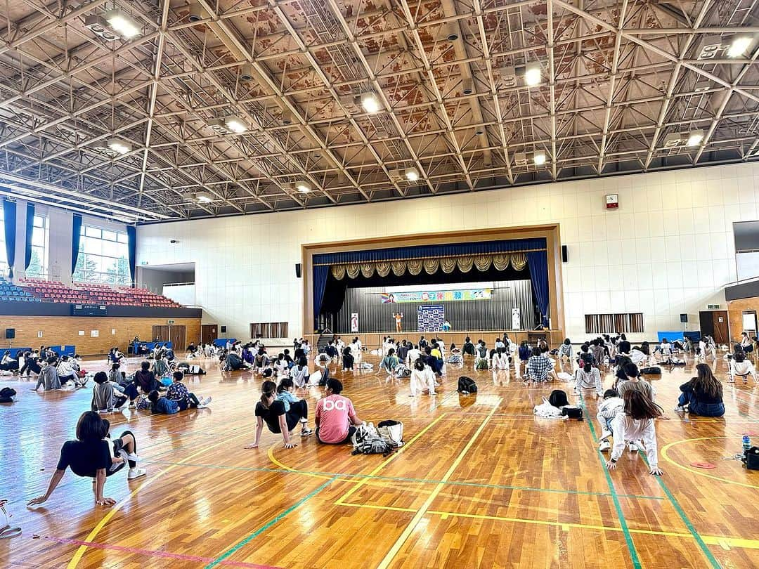 佐藤弘道さんのインスタグラム写真 - (佐藤弘道Instagram)「今日は福島県白河市で福島県スポーツ協会さんの親子体操＆指導者実技講習会でした。 毎年恒例で17年目を迎えます。 参加してくださったご家族の皆様、日曜日の午後でお休みしたい時に勉強しにお越しくださった指導者の皆様、ありがとうございました。 そして福島県スポーツ協会の皆様、いつもありがとうございます(^^) また来年度も福島県内で開催出来ればと思います。 その時は皆さん、参加してくださいねぇ〜(^^)  #福島県 #スポーツ #協会  #親子 #体操  #指導者 #実技 #講習会  #毎年恒例  #参加してね  #ありがとうございました  #白河ラーメン  #めちゃうま」10月22日 17時58分 - satouhiromichi023