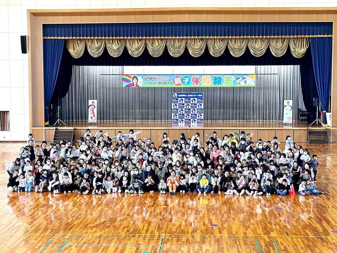 佐藤弘道さんのインスタグラム写真 - (佐藤弘道Instagram)「今日は福島県白河市で福島県スポーツ協会さんの親子体操＆指導者実技講習会でした。 毎年恒例で17年目を迎えます。 参加してくださったご家族の皆様、日曜日の午後でお休みしたい時に勉強しにお越しくださった指導者の皆様、ありがとうございました。 そして福島県スポーツ協会の皆様、いつもありがとうございます(^^) また来年度も福島県内で開催出来ればと思います。 その時は皆さん、参加してくださいねぇ〜(^^)  #福島県 #スポーツ #協会  #親子 #体操  #指導者 #実技 #講習会  #毎年恒例  #参加してね  #ありがとうございました  #白河ラーメン  #めちゃうま」10月22日 17時58分 - satouhiromichi023