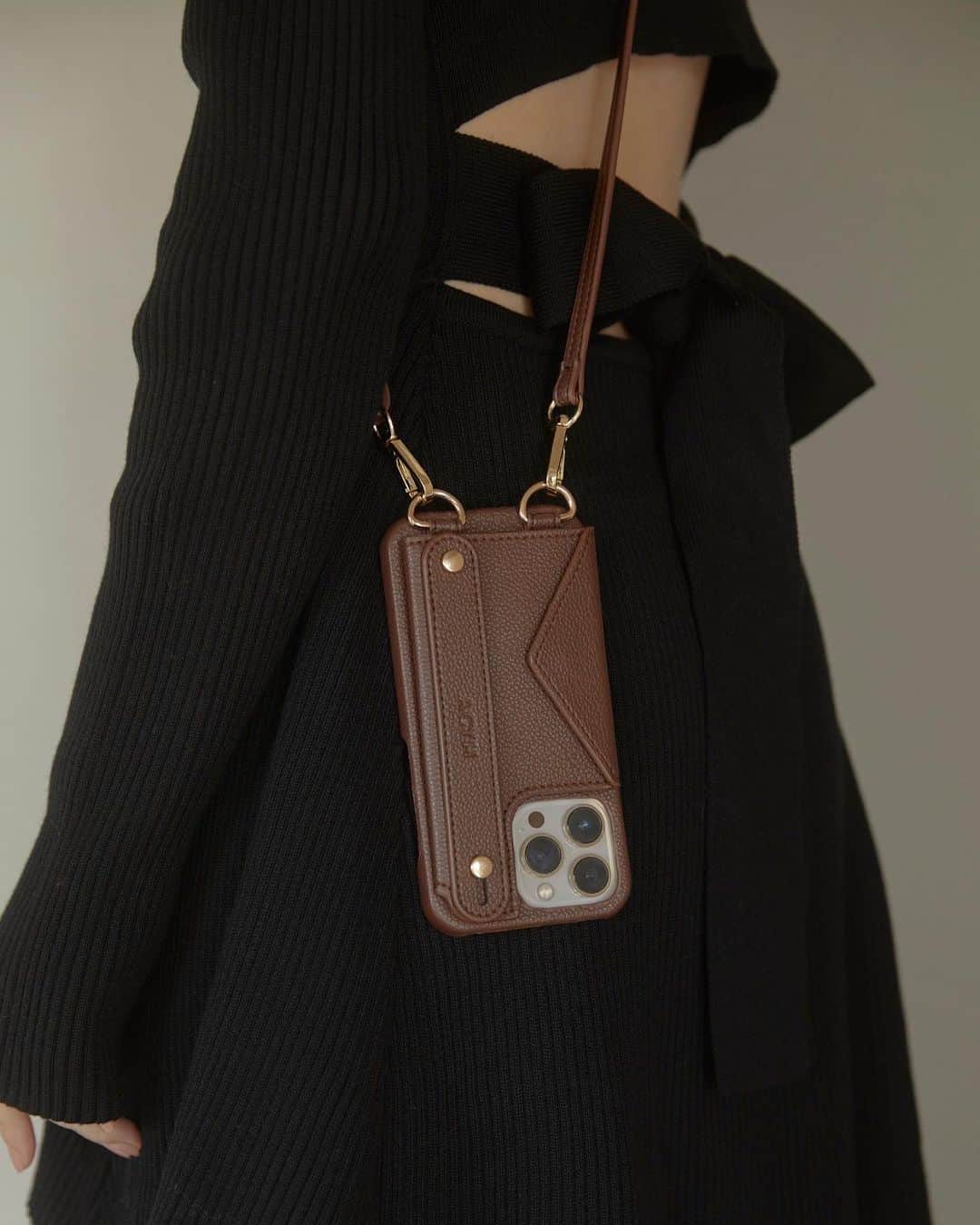 ACYMさんのインスタグラム写真 - (ACYMInstagram)「#recommend ✔︎All in one iphone ケース ¥6,600(tax in) . . 詳しくはWEB STORE(@acym_official )のTOP URLよりご覧ください。  #ACYM #ootd #outfit #coordinate #iphoneケース #スマホケース #スマホストラップ #秋服 #冬服」10月22日 18時01分 - acym_official