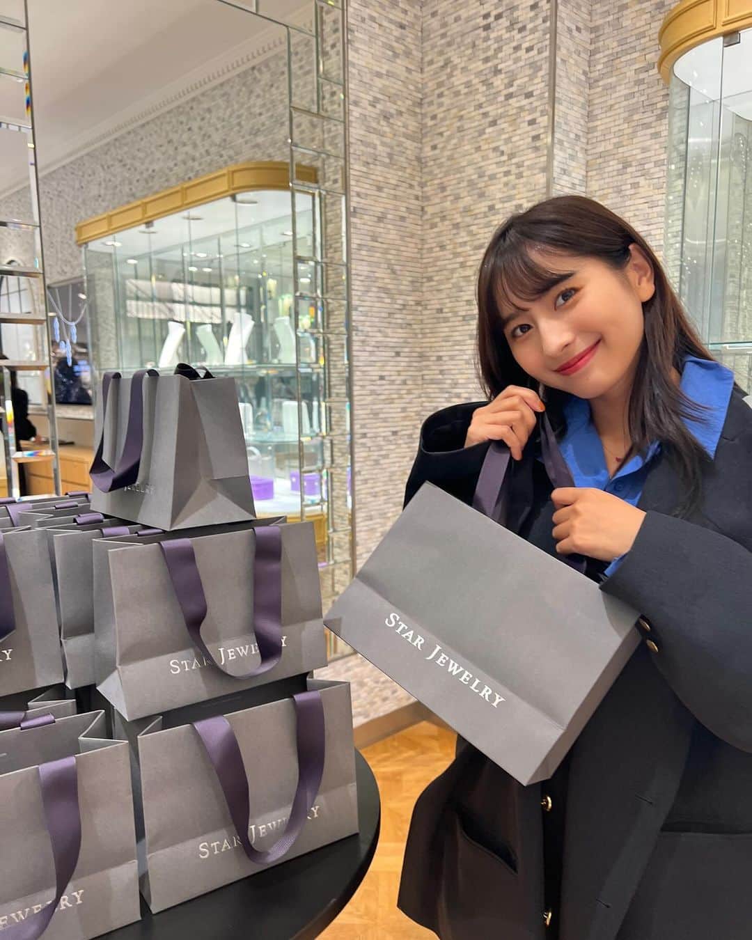ロンモンロウさんのインスタグラム写真 - (ロンモンロウInstagram)「この前Starjewelry  Xmas コレクションイベント お邪魔しました(∩ᵒ̴̶̷̤⌔ᵒ̴̶̷̤∩) この月のデザインのブラックダイヤネックレス とても気に入っています(*´I`*)  @starjewelry_press」10月22日 18時02分 - ronmonroe_official
