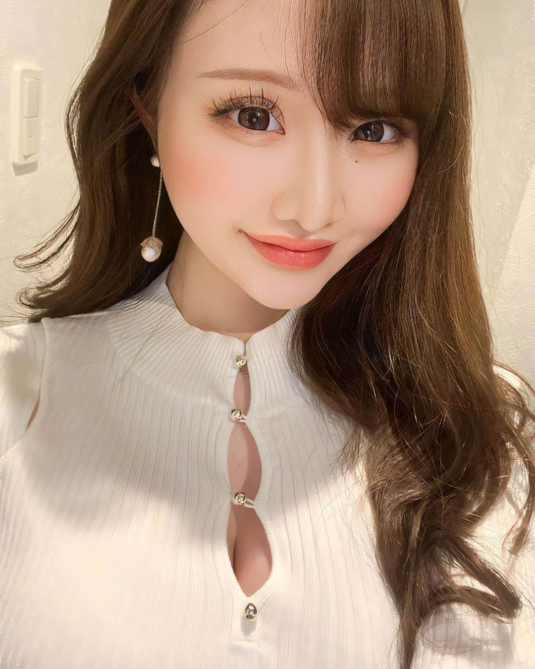 柊まりんのインスタグラム：「今日(22日)から25日までお休みです✨️✨️ ⁡ ⁡ ⁡ ⁡ ⁡ ⁡ ⁡ ⁡ ⁡ ゆっくりゆったり過ごしている...🐌 ⁡ ⁡ ⁡ ⁡ ⁡ ⁡ ⁡ ⁡ ⁡ ⁡ 今は寝転がって、文字通りゴロゴロだらだらしています( '▽') ⁡ ⁡ ⁡ ⁡ ⁡ #バルセロナグループ #Fillia #フィリア #札幌 #すすきの #ススキノ #キャバクラ #キャバ嬢 #キャバクラ嬢 #ニュークラブ #ニュークラ #ニュークラ嬢 #キャバ #ラウンジ #ガールズバー #すすきのキャバクラ #すすきのキャバ嬢 #すすきのグルメ #札幌旅行 #北海道旅行 #美人 #美女 #可愛い #可愛い女の子 #銀座 #六本木 #北新地 #錦 #中州 #いいね返し」