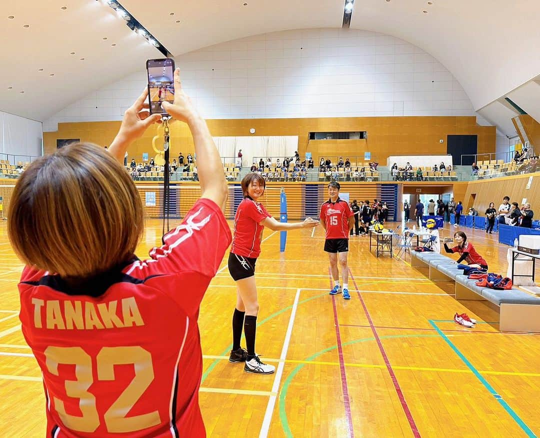 井上香織さんのインスタグラム写真 - (井上香織Instagram)「2023.10.22 ・ 宝くじスポーツフェア はつらつママさんバレー in南あわじ🧅 ・ 憧れの先輩方とプレーさせていただきましたぁ…感動🥺 ・ 8年振りの試合。。。 体がやばいです。。。😑 ・ #バレーボール #宝くじ #ママさんバレー #ドリーチーム #みなさん優しくて感動 #トレーニングしないとダメだなー」10月22日 18時07分 - kaorin888