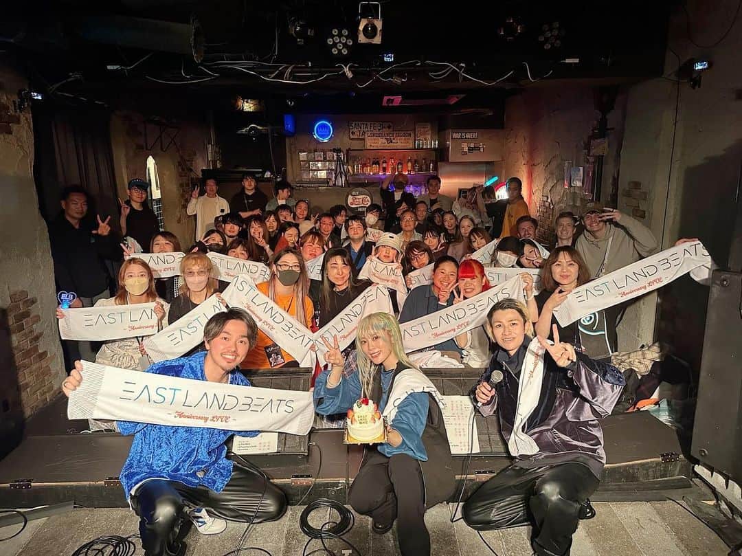 東郷知典のインスタグラム：「ELB2周年ワンマンライブありがとうございました‼️ 色々開催前にトラブルとかもあったけど、なんとか開催できてEクルーのお陰で最高のライブになりました🌟 本当にみんなありがとう！ 今回のライブ目標50人動員を達成できて本当によかった😳 来年の周年は3年ということで本気で300人目指すぞ！！！ 着いてこいよ🔥🔥🔥」