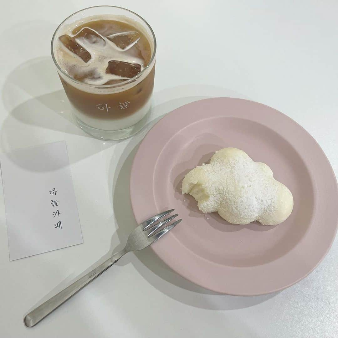 彩永あいりのインスタグラム：「. 大阪らすと！カワイイカフェ☁️」