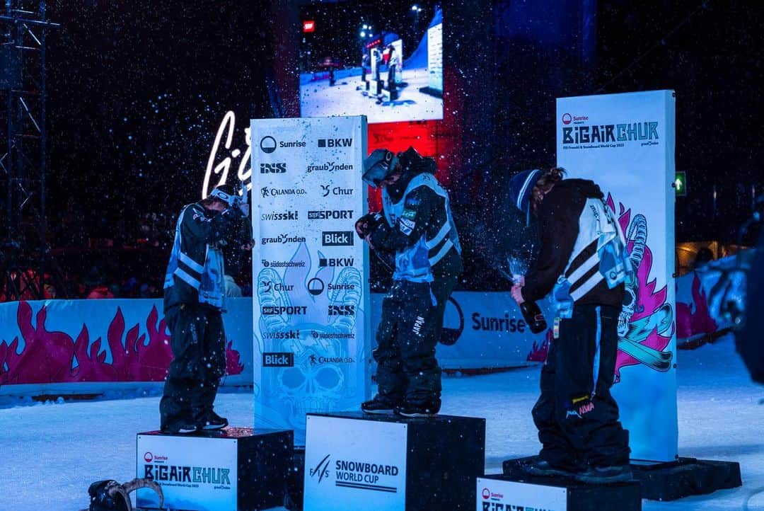 岩渕麗楽さんのインスタグラム写真 - (岩渕麗楽Instagram)「This season’s World Cup started with second place in @bigairchur  The conditions were really tough, but it was an incredibly exciting night❤️‍🔥 Congrats @cocomonsan and @mia_brookes !!! Thanks for coaching @yas_sato 🍻  And these love photos from @f.storm 🫶🏻」10月22日 18時11分 - leila_iwabuchi