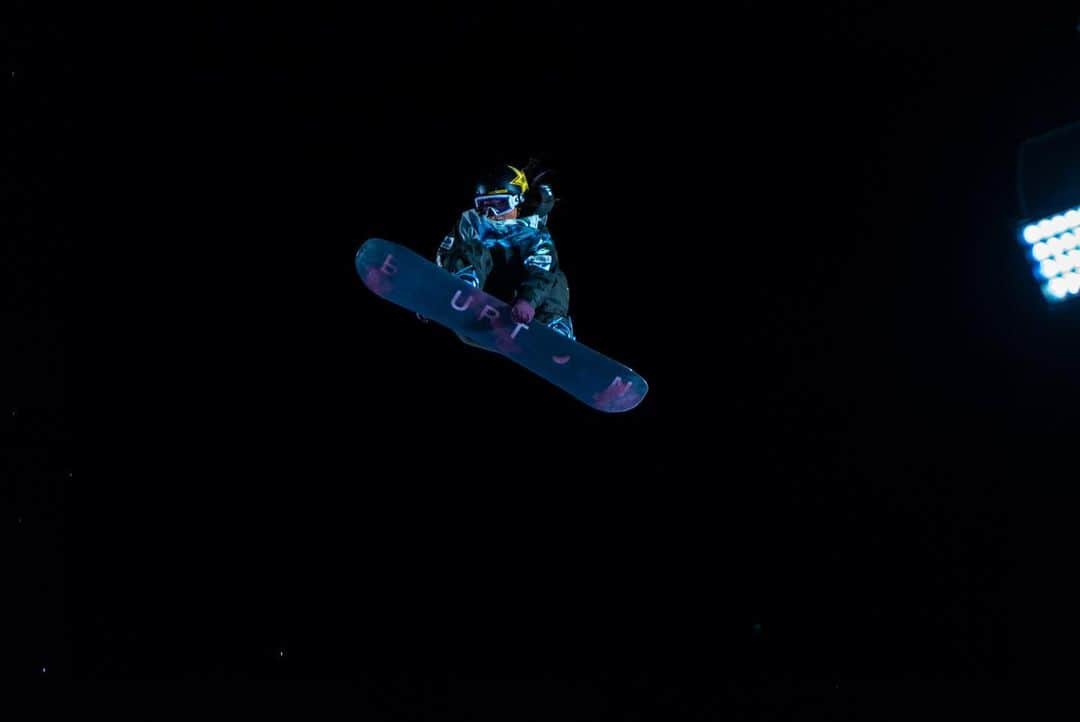 岩渕麗楽さんのインスタグラム写真 - (岩渕麗楽Instagram)「This season’s World Cup started with second place in @bigairchur  The conditions were really tough, but it was an incredibly exciting night❤️‍🔥 Congrats @cocomonsan and @mia_brookes !!! Thanks for coaching @yas_sato 🍻  And these love photos from @f.storm 🫶🏻」10月22日 18時11分 - leila_iwabuchi