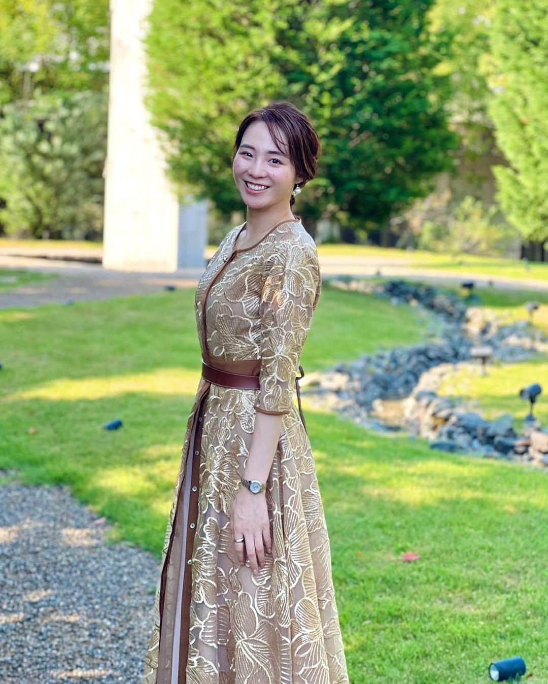 利水翔のインスタグラム：「. 時差投稿📷✨ ⁡ 幼稚園から仲良しの しーちゃんの結婚式に呼んで頂き 地元の関西へ行ってきました☺️🩷 ⁡ 本当美しすぎた🥺🥺❤️ 学生時代ずっと 一緒に過ごしてたしーちゃんのウェデング姿見て 色々な学生時代を思い出しました🥺🩷  人生初の友達代表スピーチをさせてもらたり （緊張しすぎて手紙がずっと震えてました😂） お友達の赤ちゃん抱っこさせてもらったり 地元の皆んなに会えてとっても幸せな時間でした🥰 ⁡ 素敵な時間に参加させてくれて しーちゃんありがとう✨ そして改めておめでとう💒💍🩷 ⁡ Happy wedding💝 ⁡ ⁡ ⁡ ⁡ ⁡ #ootd #happy ⁡#結婚式 #wedding #結婚式コーデ #bestfriends」