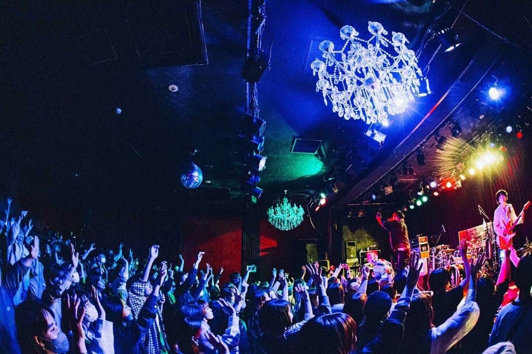 片桐航さんのインスタグラム写真 - (片桐航Instagram)「. アルバムツアー2日目 大阪シャングリラ このスリーマンができてよかった  アルバム曲を しっかり聴いてもらえて感謝しかない 楽しかったし楽しんでもらえたと感じる そんなライブでした  感想教えてーー  photo @junpeihiyoshi  @hanna_7221   #live#ライブ #lennycodefiction  #thesixthlie  #flowback #ライブ写真」10月22日 18時15分 - wataru_lennycodefiction