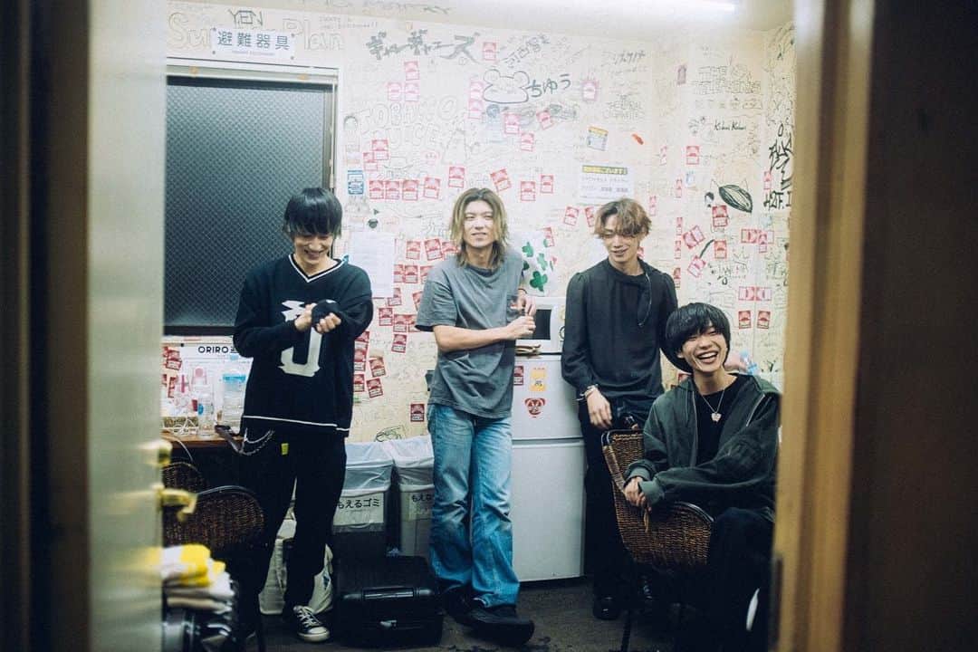 片桐航さんのインスタグラム写真 - (片桐航Instagram)「. アルバムツアー2日目 大阪シャングリラ このスリーマンができてよかった  アルバム曲を しっかり聴いてもらえて感謝しかない 楽しかったし楽しんでもらえたと感じる そんなライブでした  感想教えてーー  photo @junpeihiyoshi  @hanna_7221   #live#ライブ #lennycodefiction  #thesixthlie  #flowback #ライブ写真」10月22日 18時15分 - wataru_lennycodefiction