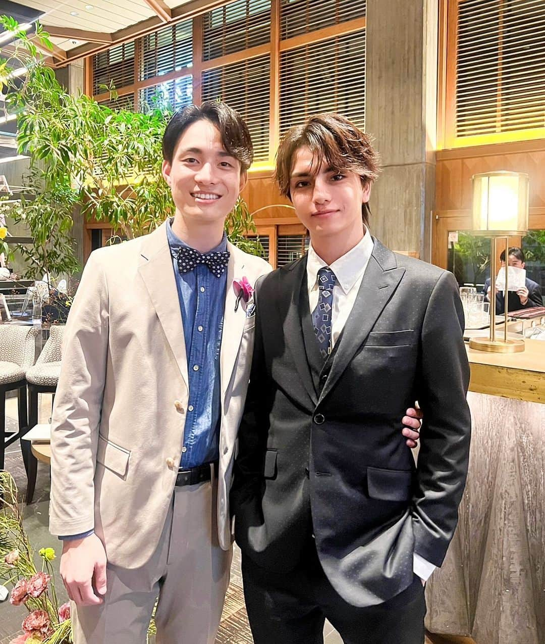 バンダリ亜砂也のインスタグラム：「・ ・ ・ 大親友よ！結婚おめでとう✨感慨深い。 人生初の友人代表スピーチさせてくれてありがとう！ 何万人もの前で歩くコレクションより緊張したわ笑笑 大志が幸せそうすぎて俺まで幸せな気持ちになった。 ・ 今回の結婚式のためにDAVID LAYERさんで最高のオーダースーツも作ってもらいました！ありがとうございます！ ・ #大親友よ #結婚おめでとう #そして幸せな時間をありがとう #またすぐ会おう  #オーダースーツ #davidlayer」