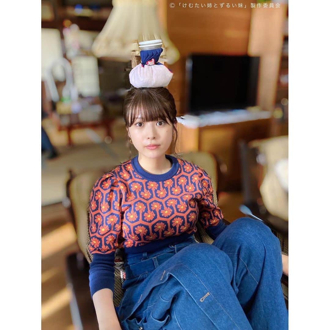 のインスタグラム：「. らんちゃん コーディネートまとめ🦋  1話、2話から🎗 コーディネート、髪型、ネイルまで すごくこだわってるので 要チェックです💟 撮影始まった頃は暑すぎて氷嚢のっちゃいました🧊  ／ 『#けむたい姉とずるい妹 』 第3話は明日！ 10/23(月)夜11:06放送🪄 ＼  1、2話は #TVer で配信中🎗 tver.jp/episodes/ephkhavw72 お気に入り登録もお願いします💠  #テレビ東京 #けむずる  #栗山千明 #馬場ふみか #栁俊太郎  #桜田通 #雛形あきこ」