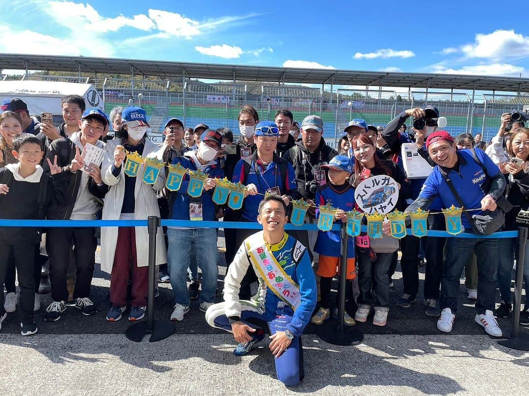 山内英輝のインスタグラム：「ありがたいことにお祝いをして頂けました。 SUBARUの皆さん、そして応援に来てくれたスバルファンの皆さん、ありがとうございました！」