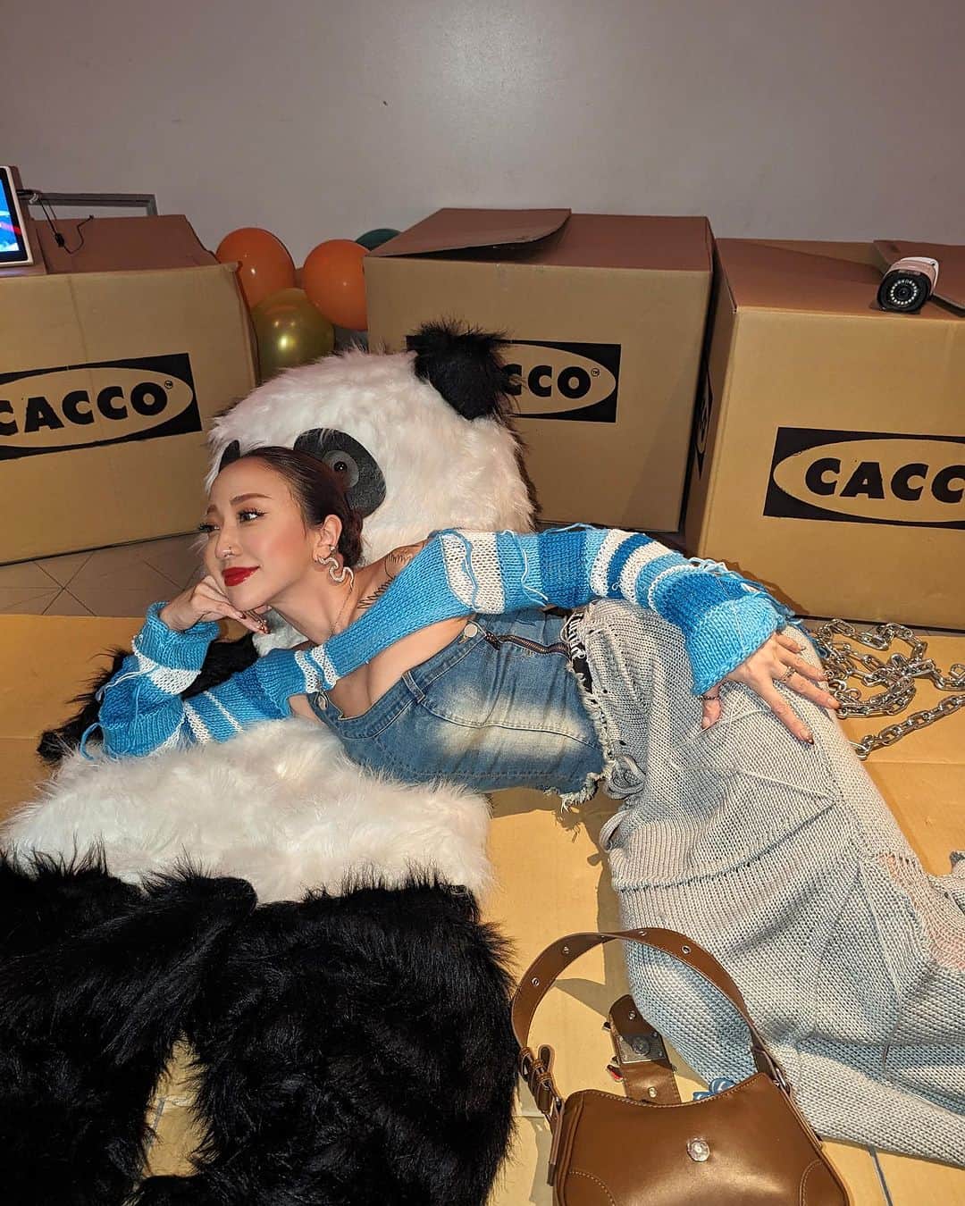 JASMINEさんのインスタグラム写真 - (JASMINEInstagram)「ネオホームレス🐼📦⛓️」10月22日 18時35分 - jasmilicious