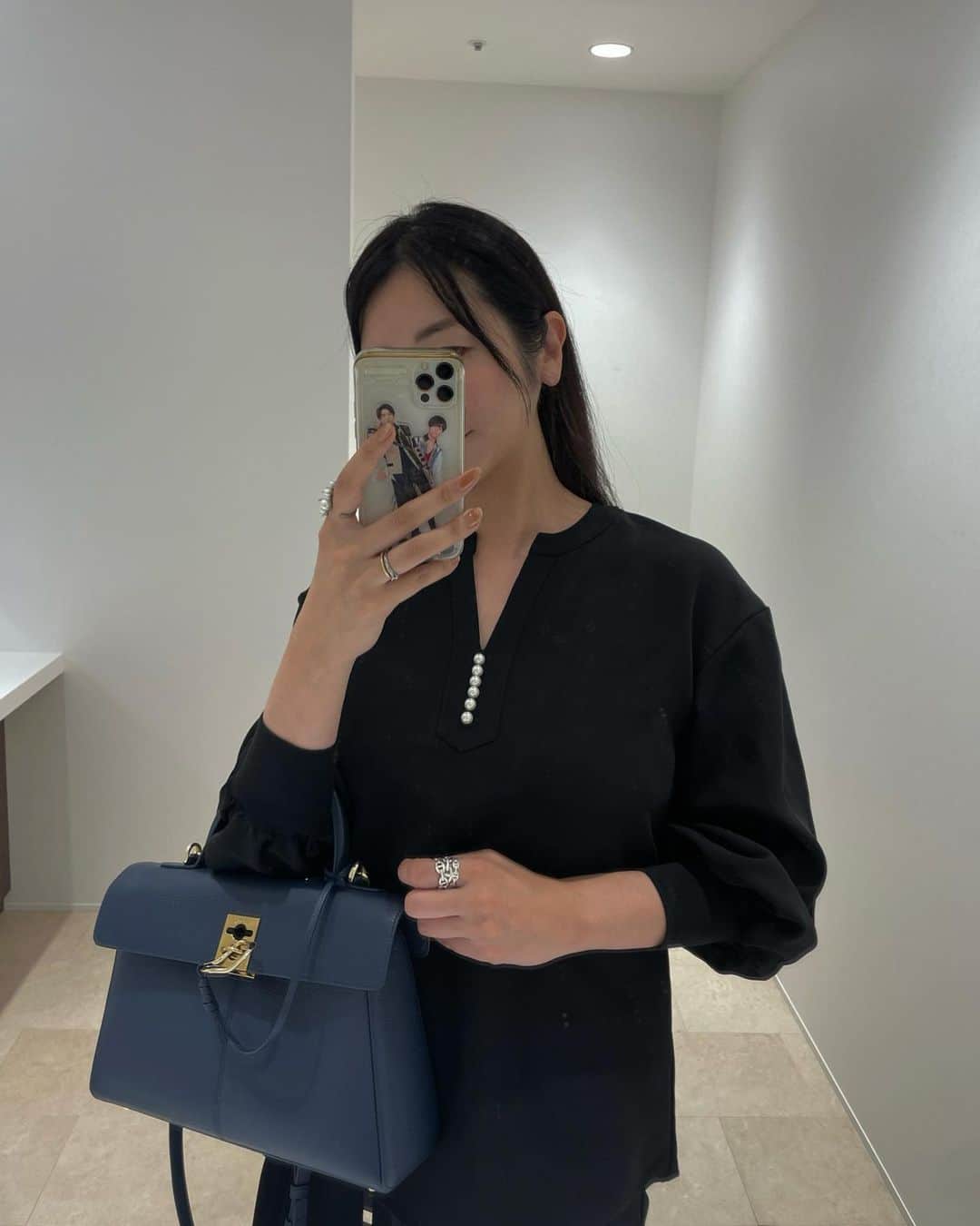 yoka1124のインスタグラム：「☆ 𝕠𝕦𝕥𝕗𝕚𝕥 ☆  .  #pr #styledoor @styledoor_official のパールボタンのトップス カジュアルにも綺麗目にも使えて便利♡  息子リクエスト ボーリング🎳休日  久しぶりにやったけど楽しかった しかし、3ゲームはなかなか疲れる  からの リクエストでサイゼリアで食べまくる夕飯 しーちゃんが勧めてくれたブロッコリーのくたくた煮食べてみるよ🥦 @shizuka.watanabe   . . #pr #styledoor #cafune #高身長女子#高身長コーデ#40代コーデ #40代ファッション#大人カジュアル#30代ファッション #30代コーデ#骨スト#骨格ストレート#シンプルコーデ#キレイめコーデ」