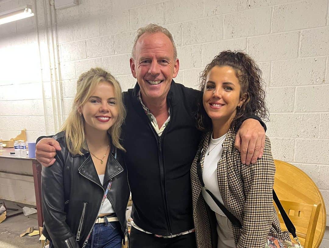 FatboySlimさんのインスタグラム写真 - (FatboySlimInstagram)「Life imitates art as the Derry girls join me onstage in Derry.」10月22日 18時53分 - officialfatboyslim